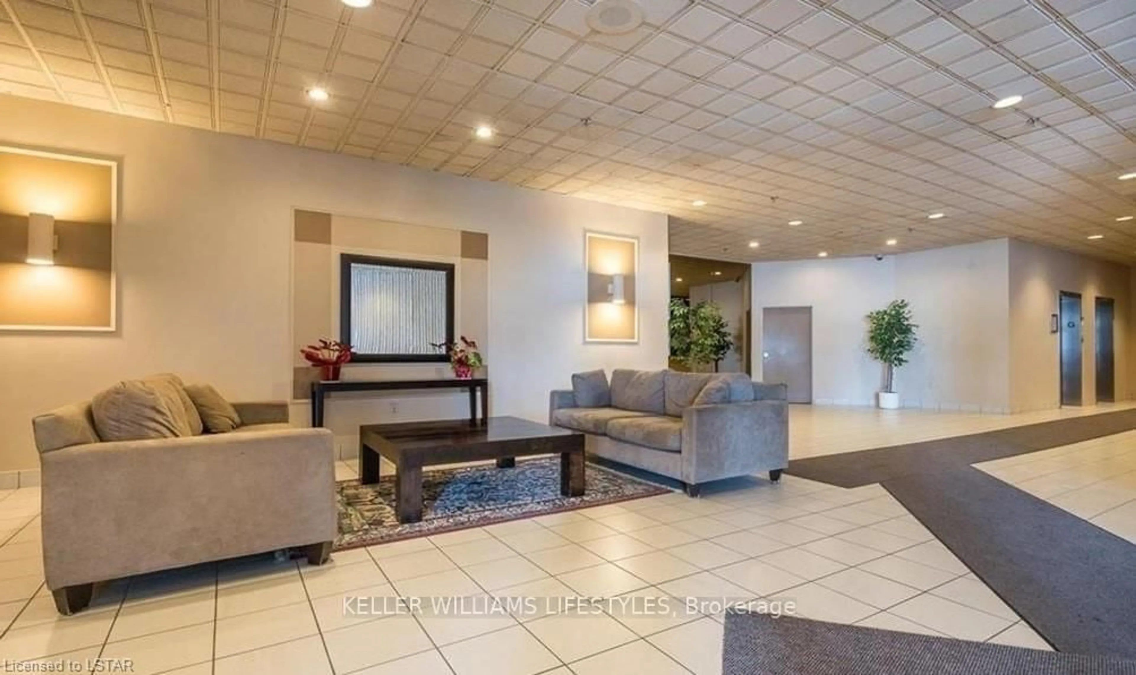 Lobby for 380 KING St #603, London East Ontario N6B 3L6