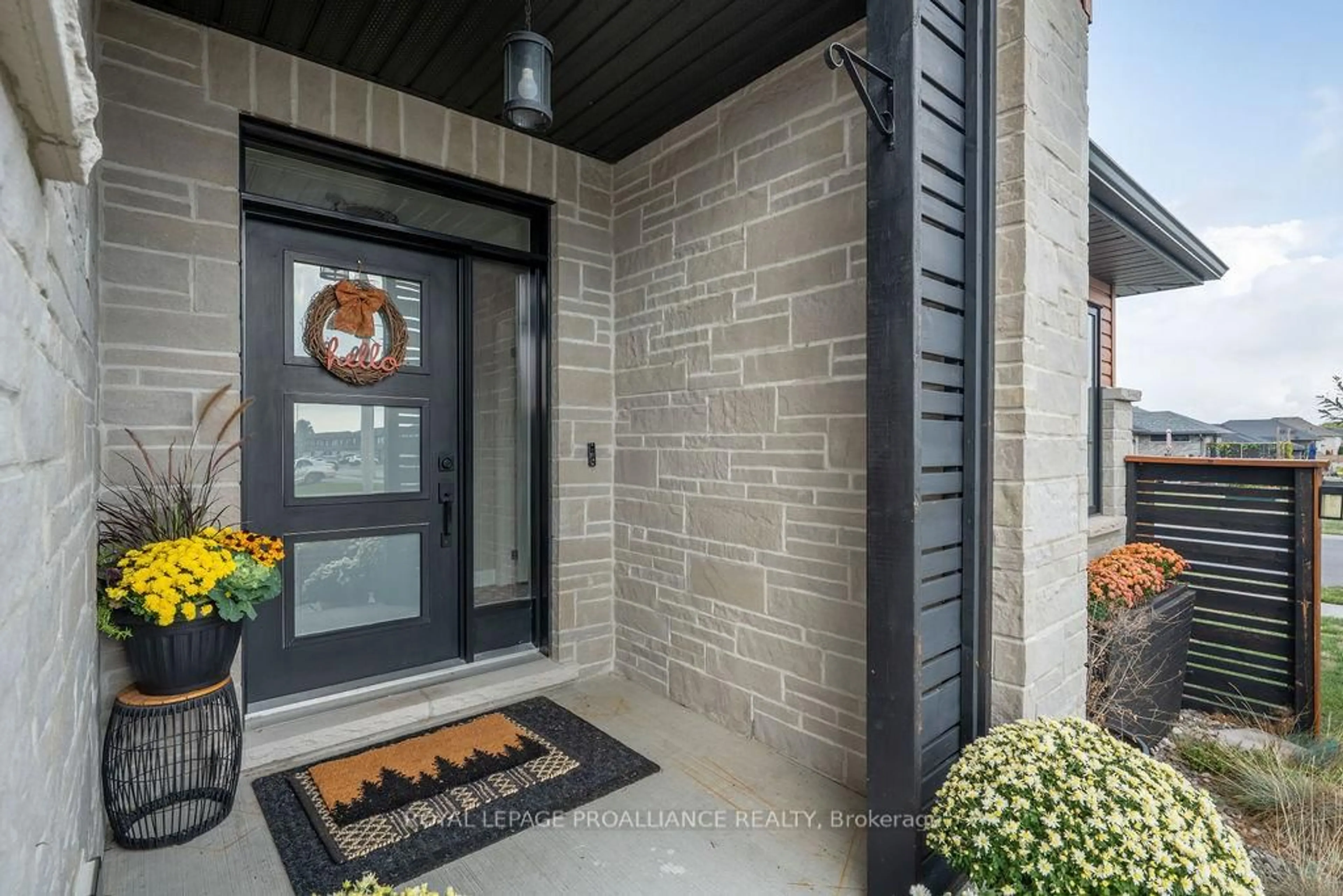 Indoor entryway for 42 Lehtinen Cres, Belleville Ontario K8P 0H4