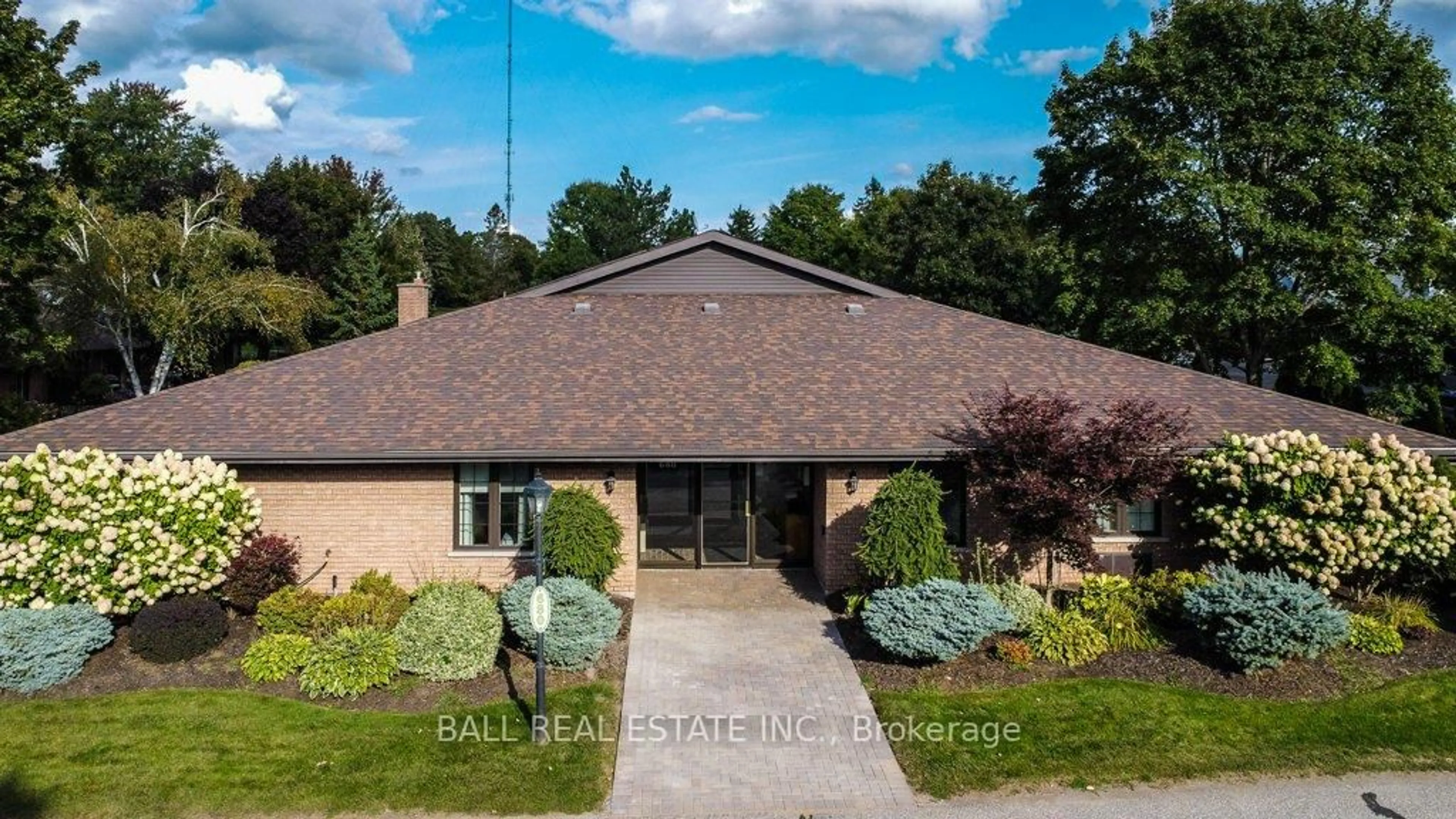 A pic from outside/outdoor area/front of a property/back of a property/a pic from drone, unknown for 680 Whitaker St #10, Peterborough Ontario K9H 7J9