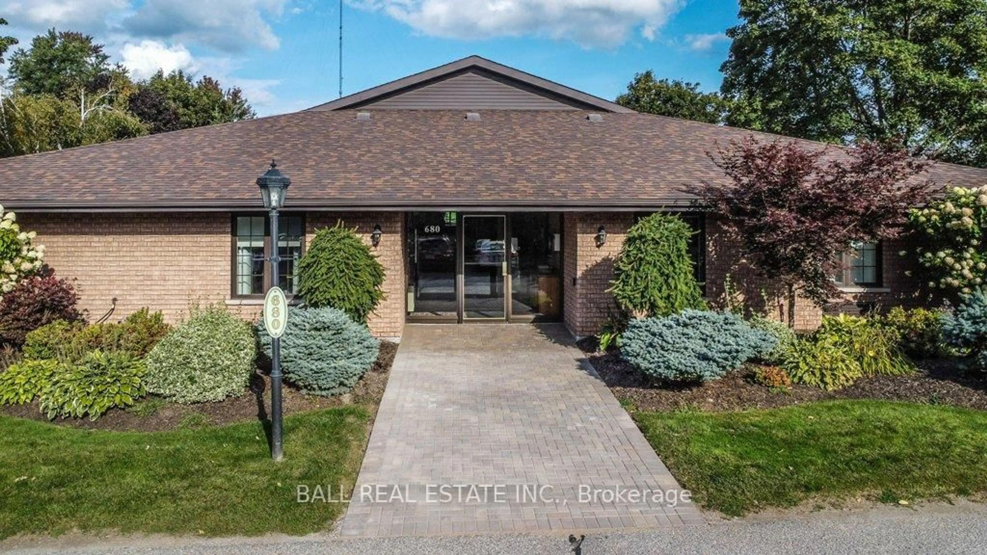 Indoor foyer for 680 Whitaker St #10, Peterborough Ontario K9H 7J9