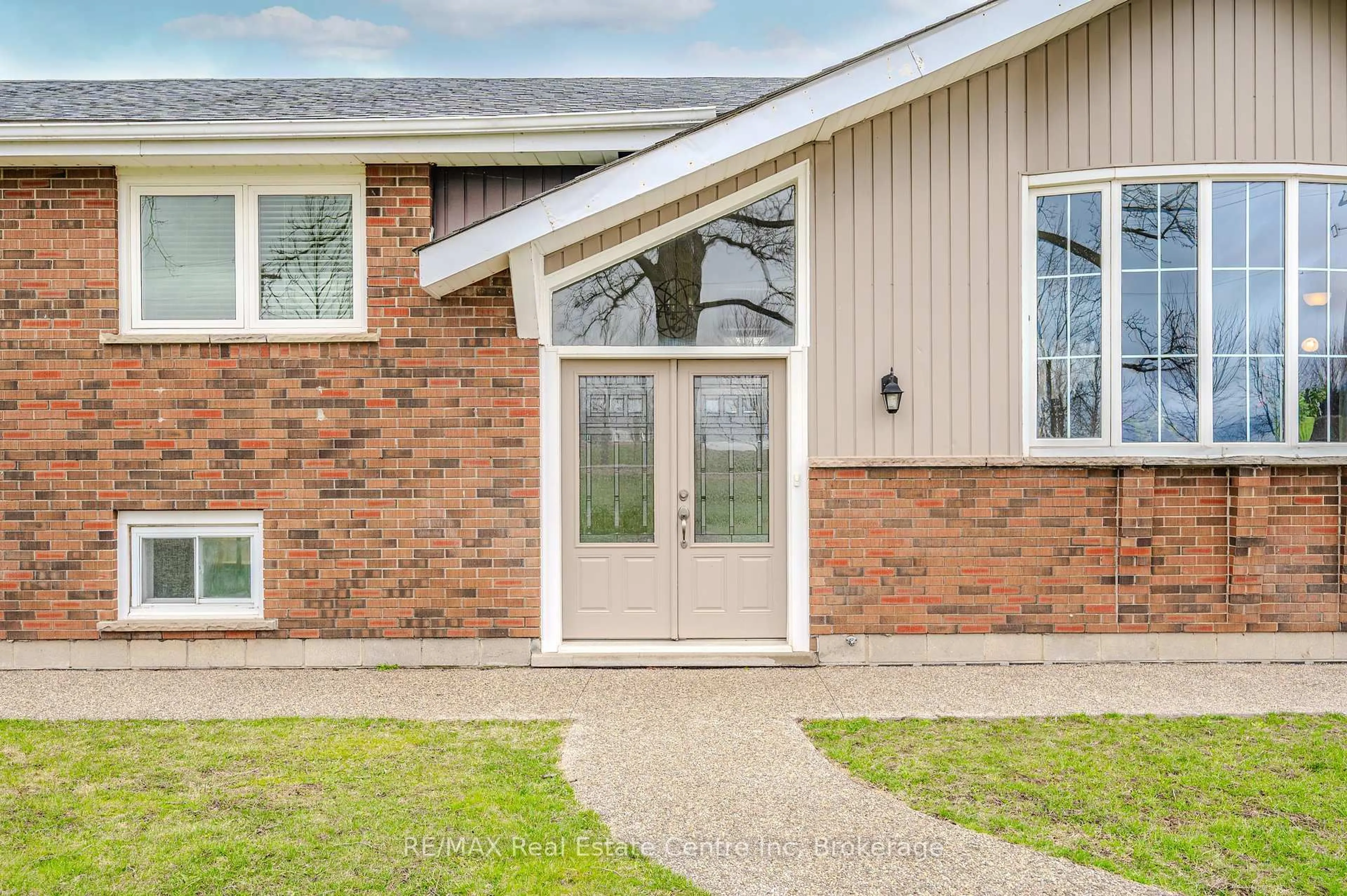 Home with brick exterior material, unknown for 5259 WELLINGTON RD 29, Guelph/Eramosa Ontario N0B 2K0