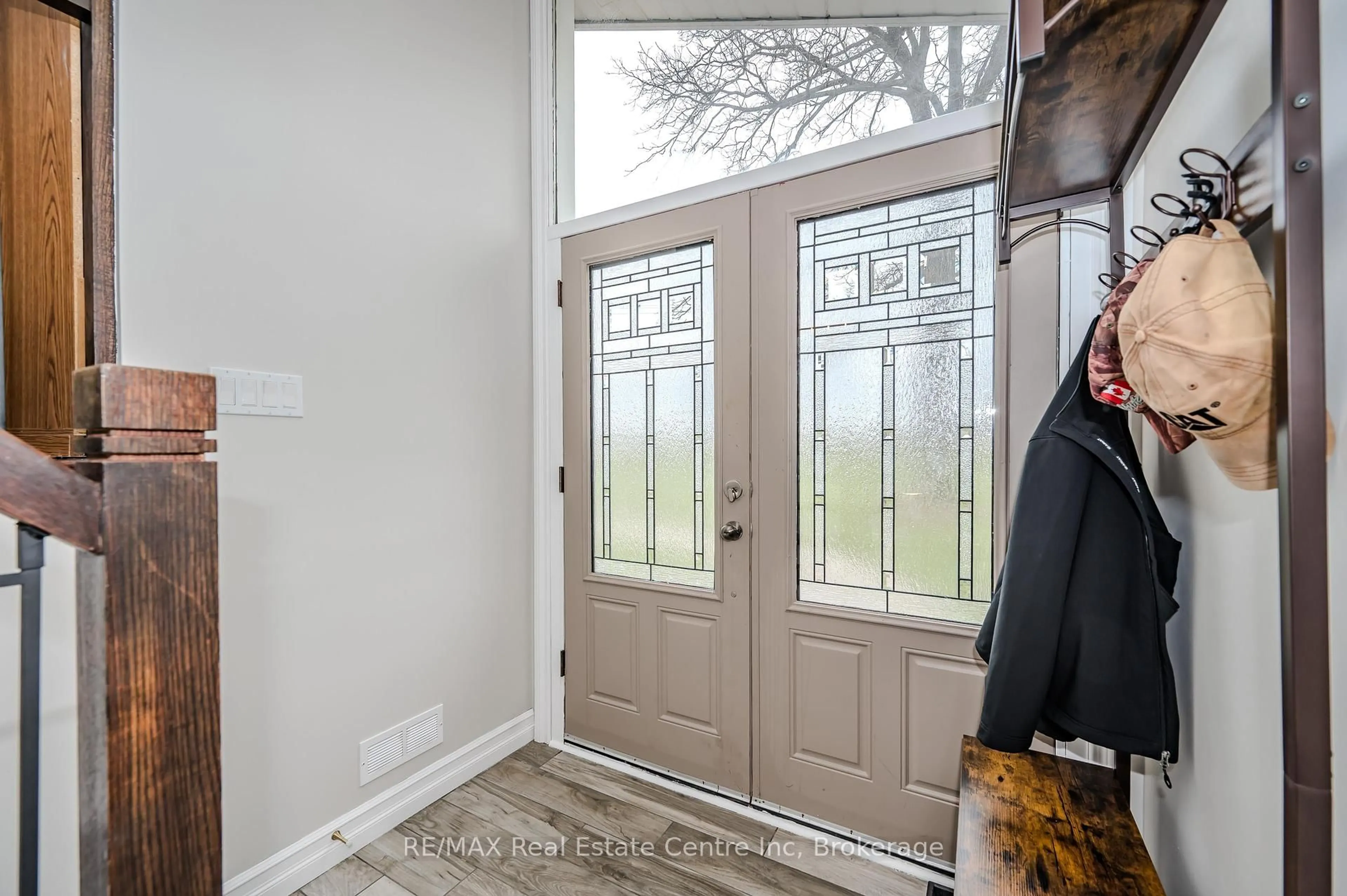 Indoor entryway for 5259 WELLINGTON RD 29, Guelph/Eramosa Ontario N0B 2K0