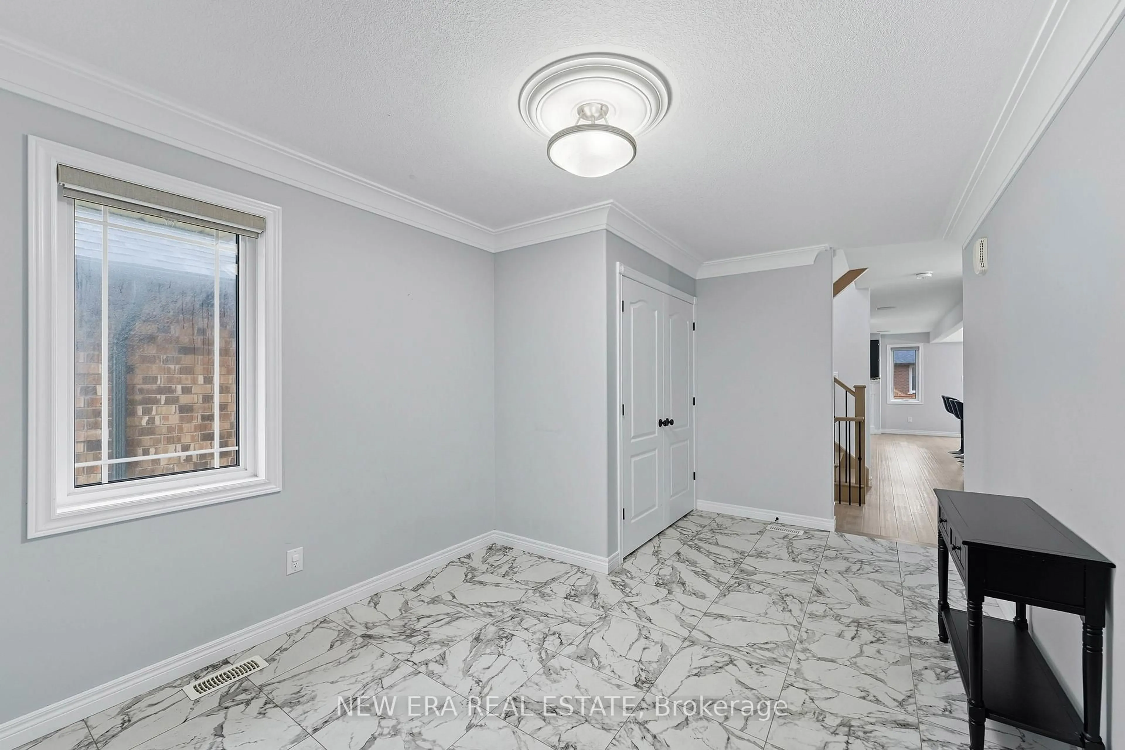 Indoor entryway for 907 Bramford Terr, Peterborough Ontario K9K 0H3