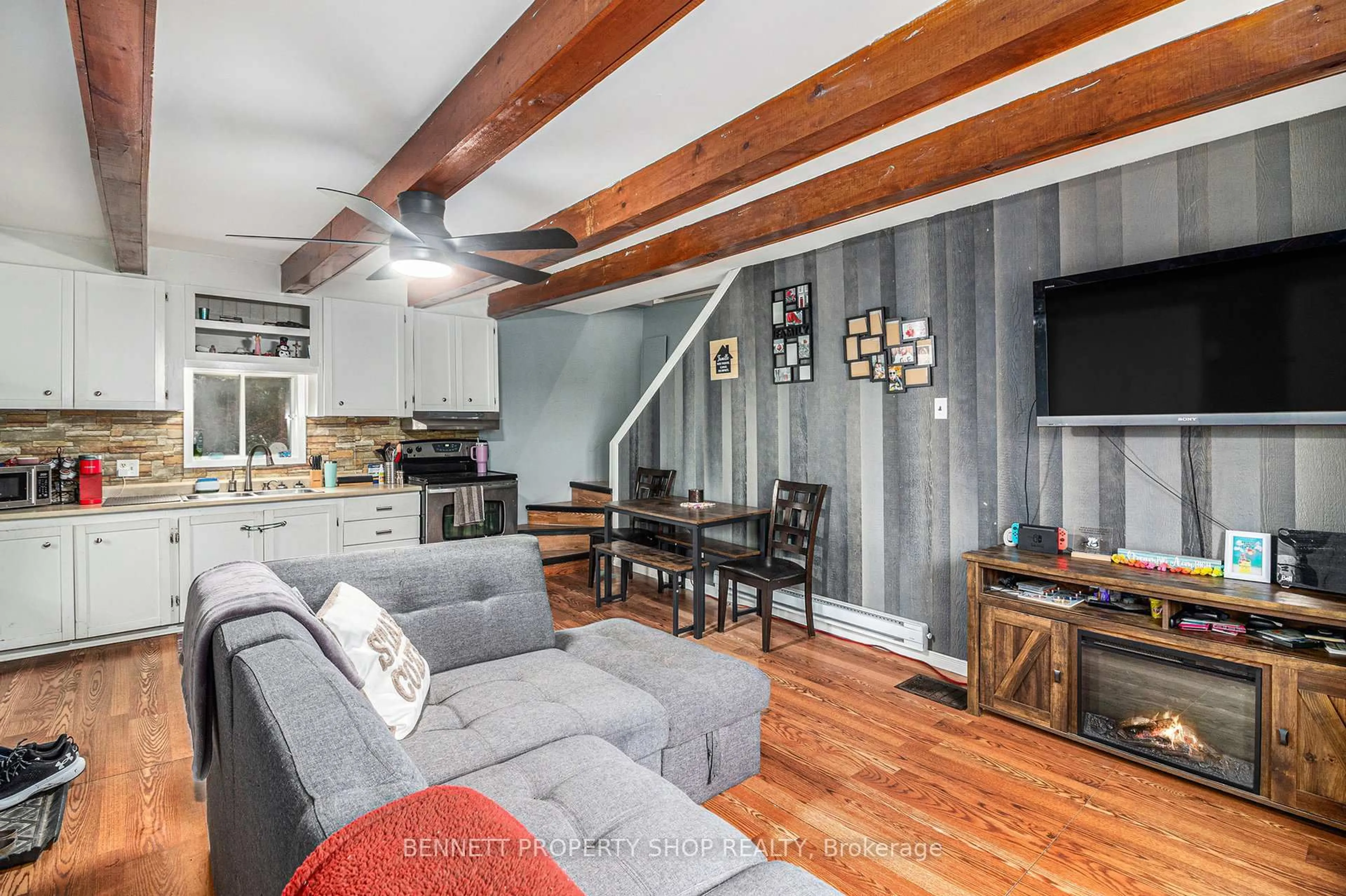 Living room with furniture, unknown for 2489 Du Lac Rd, Clarence-Rockland Ontario K0A 3N0