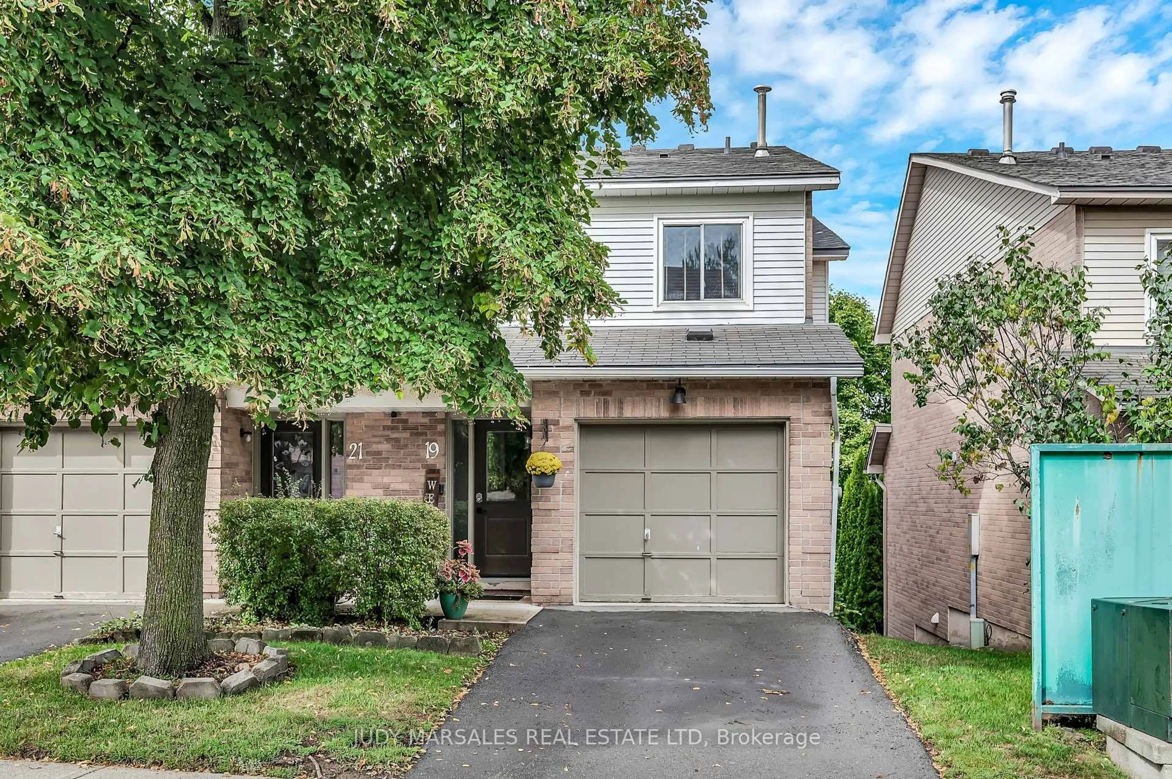 Home with brick exterior material, street for 26 Moss Blvd #19, Hamilton Ontario L9H 6W7