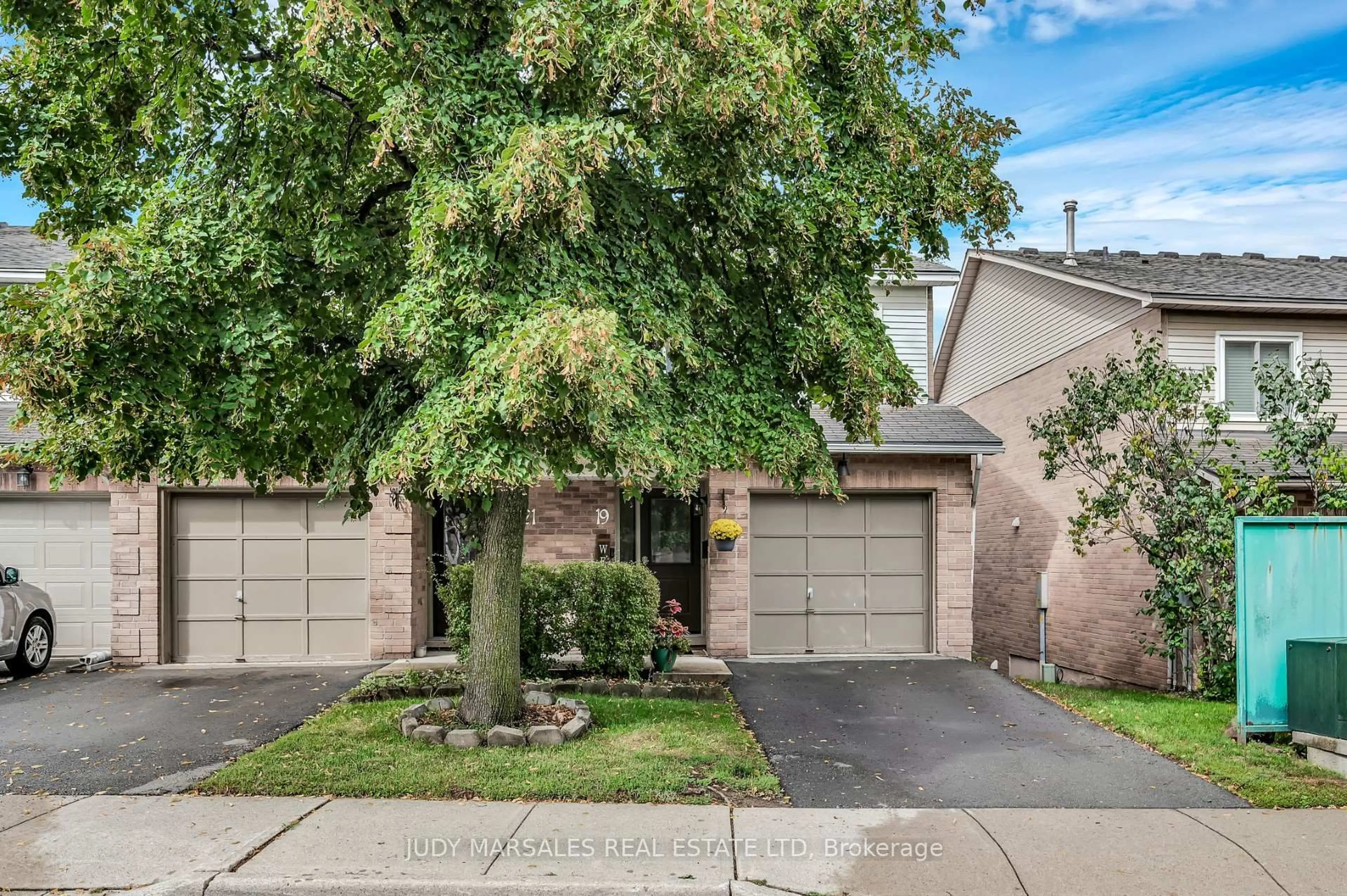 Home with brick exterior material, street for 26 Moss Blvd #19, Hamilton Ontario L9H 6W7