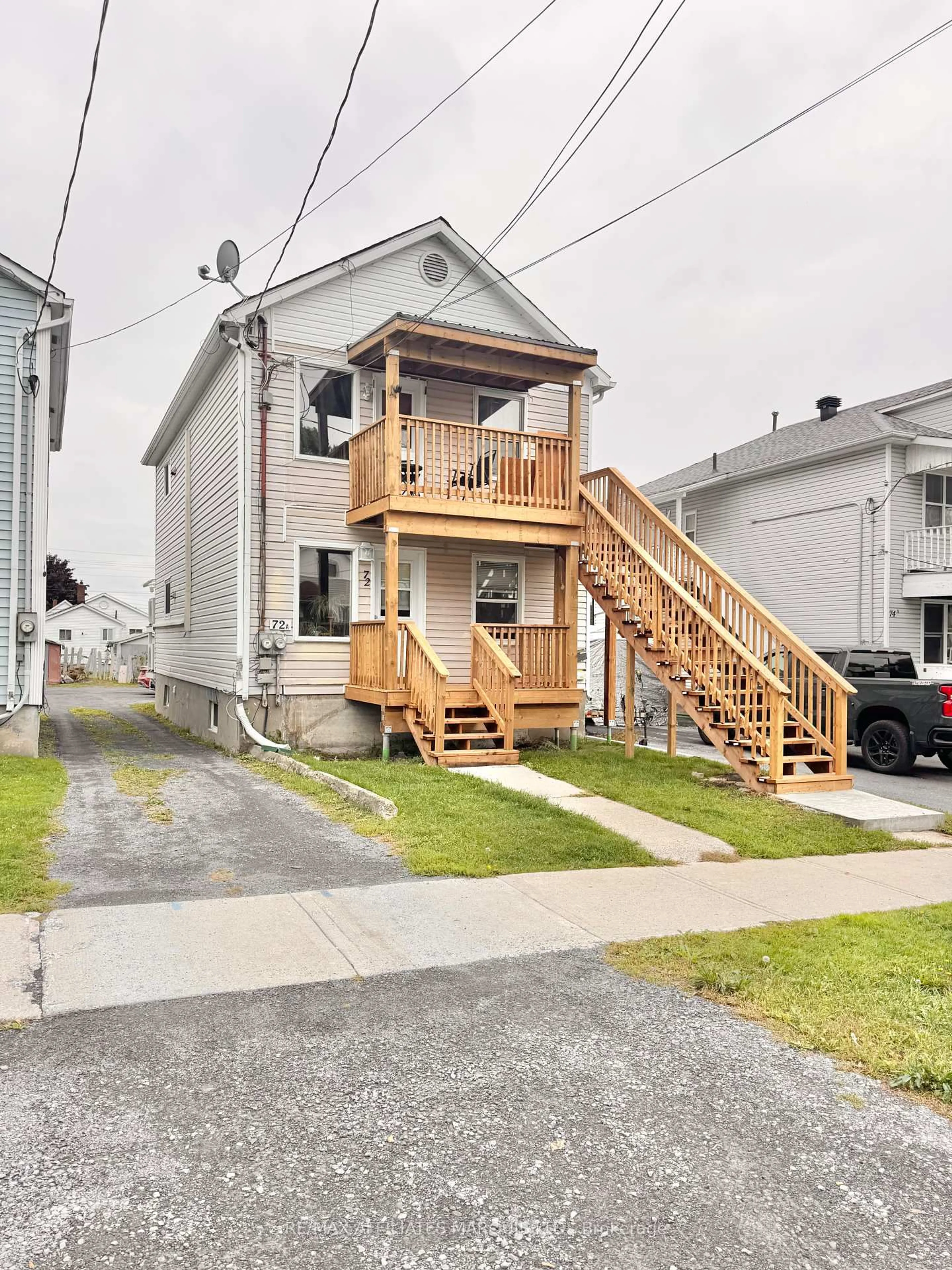Stairs for 72 Lefebvre Ave, Cornwall Ontario K6H 5G5