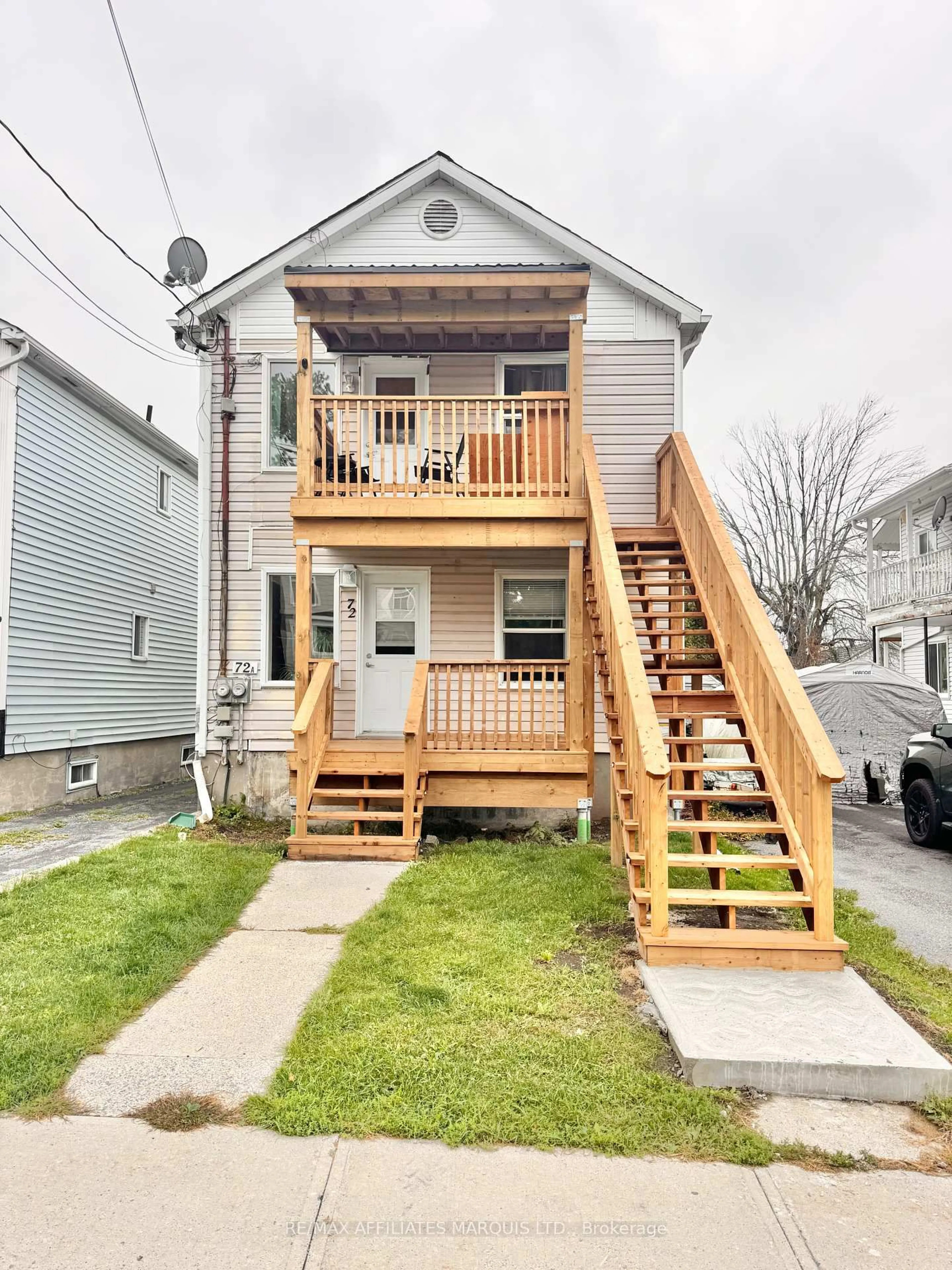 Stairs for 72 Lefebvre Ave, Cornwall Ontario K6H 5G5