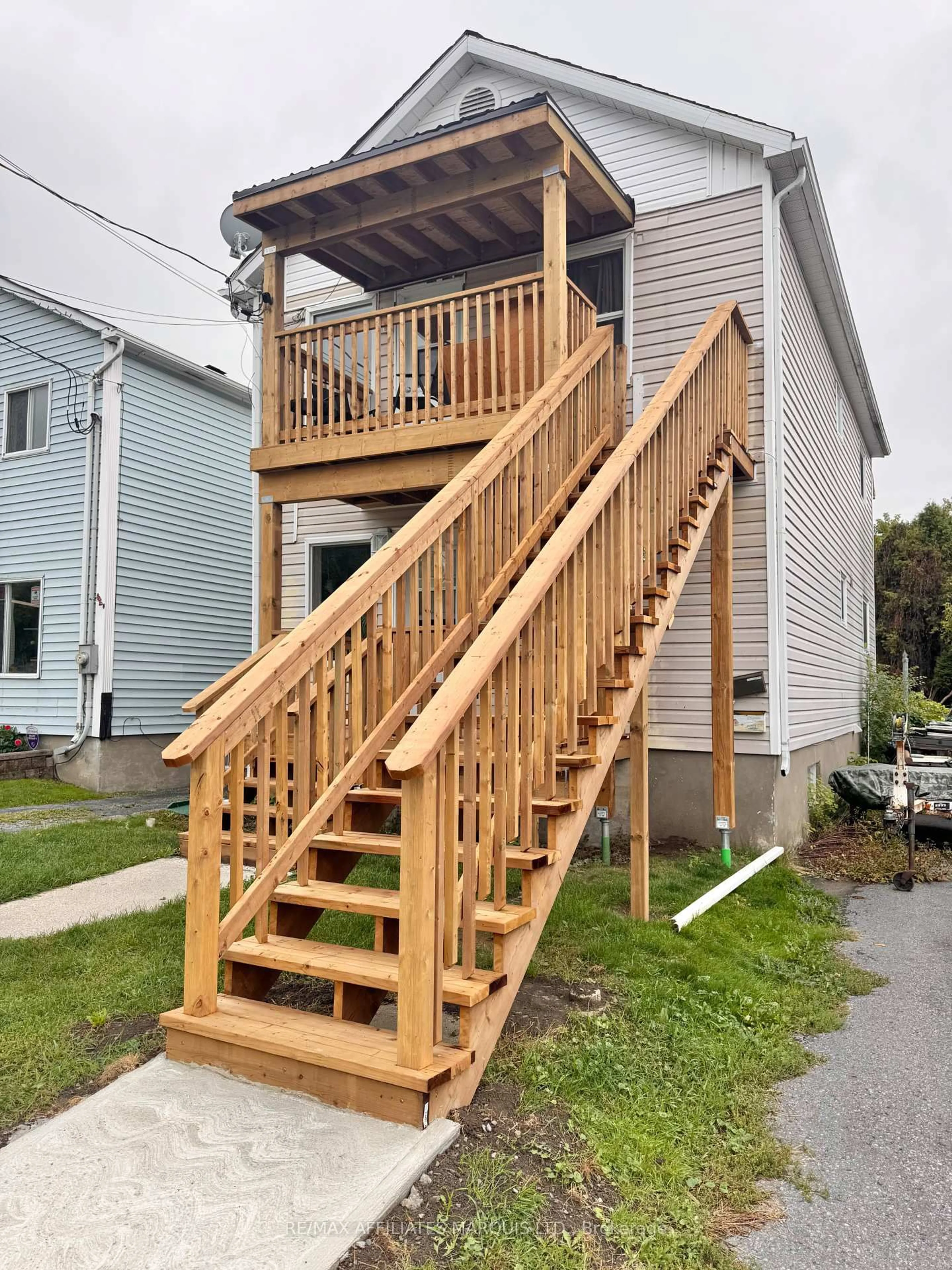 Stairs for 72 Lefebvre Ave, Cornwall Ontario K6H 5G5
