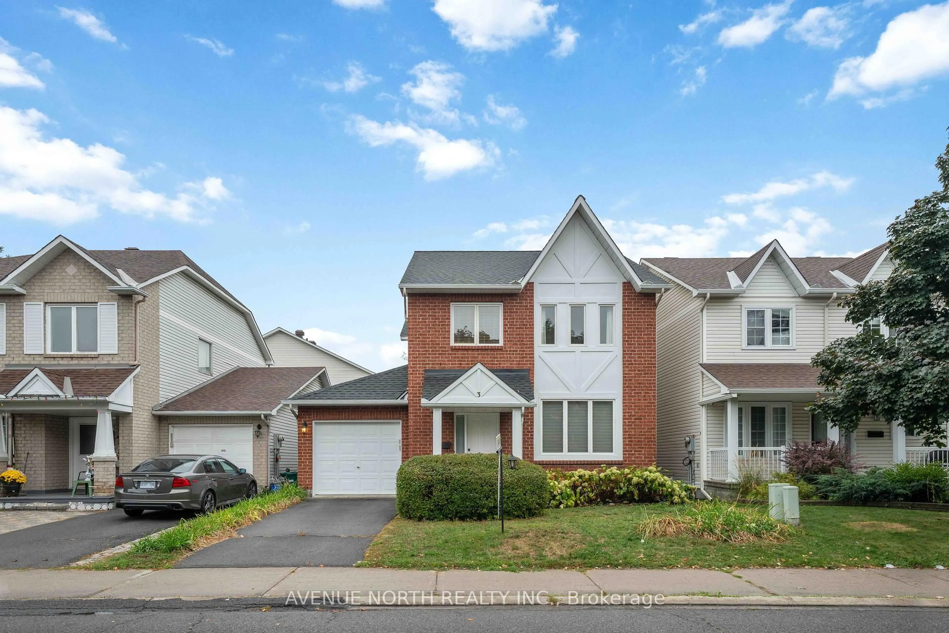 A pic from outside/outdoor area/front of a property/back of a property/a pic from drone, street for 3 Windhurst Dr, Ottawa Ontario K2G 6G7