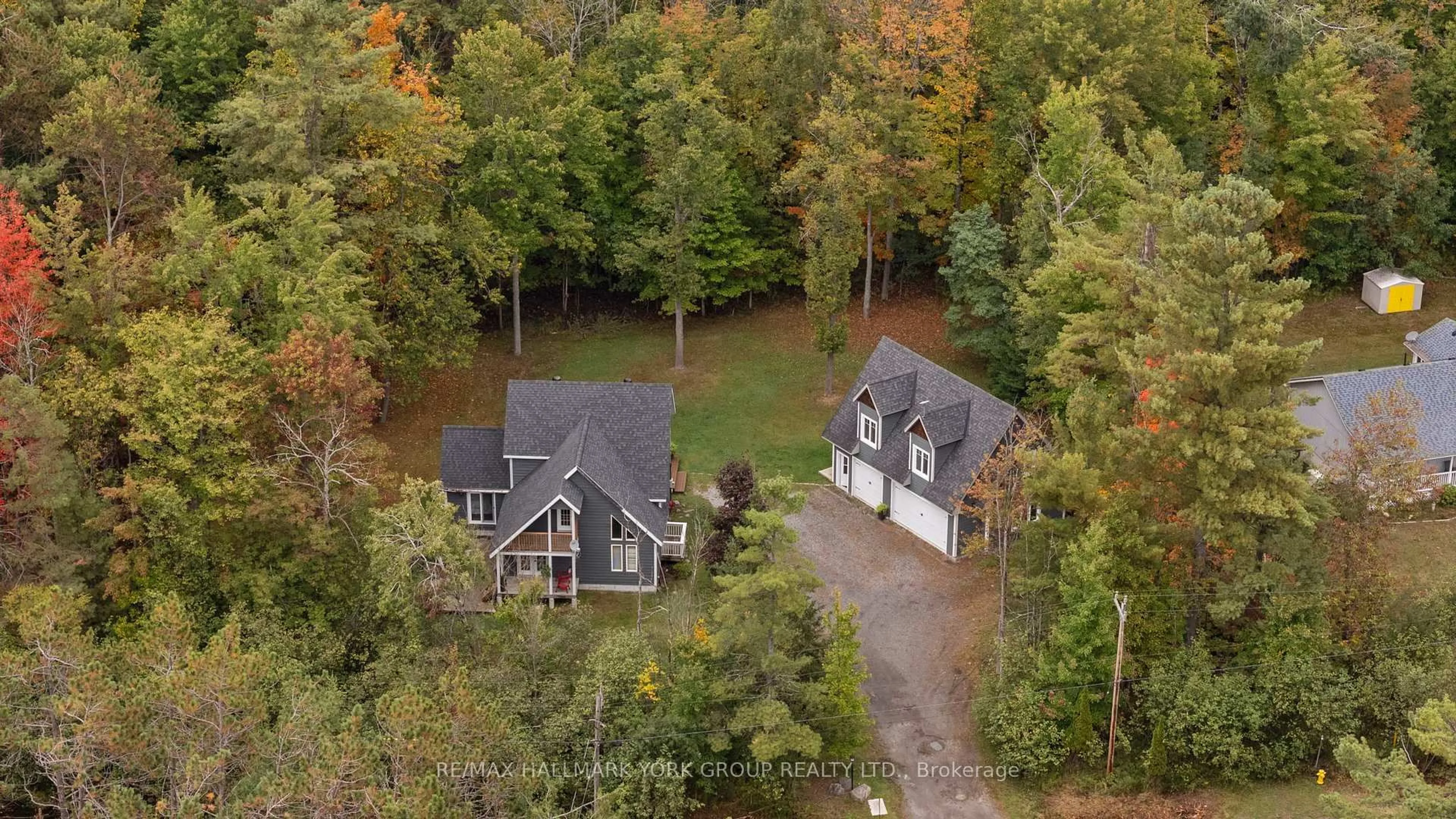 A pic from outside/outdoor area/front of a property/back of a property/a pic from drone, unknown for 1628 Muskoka Rd, Gravenhurst Ontario P1P 1R5