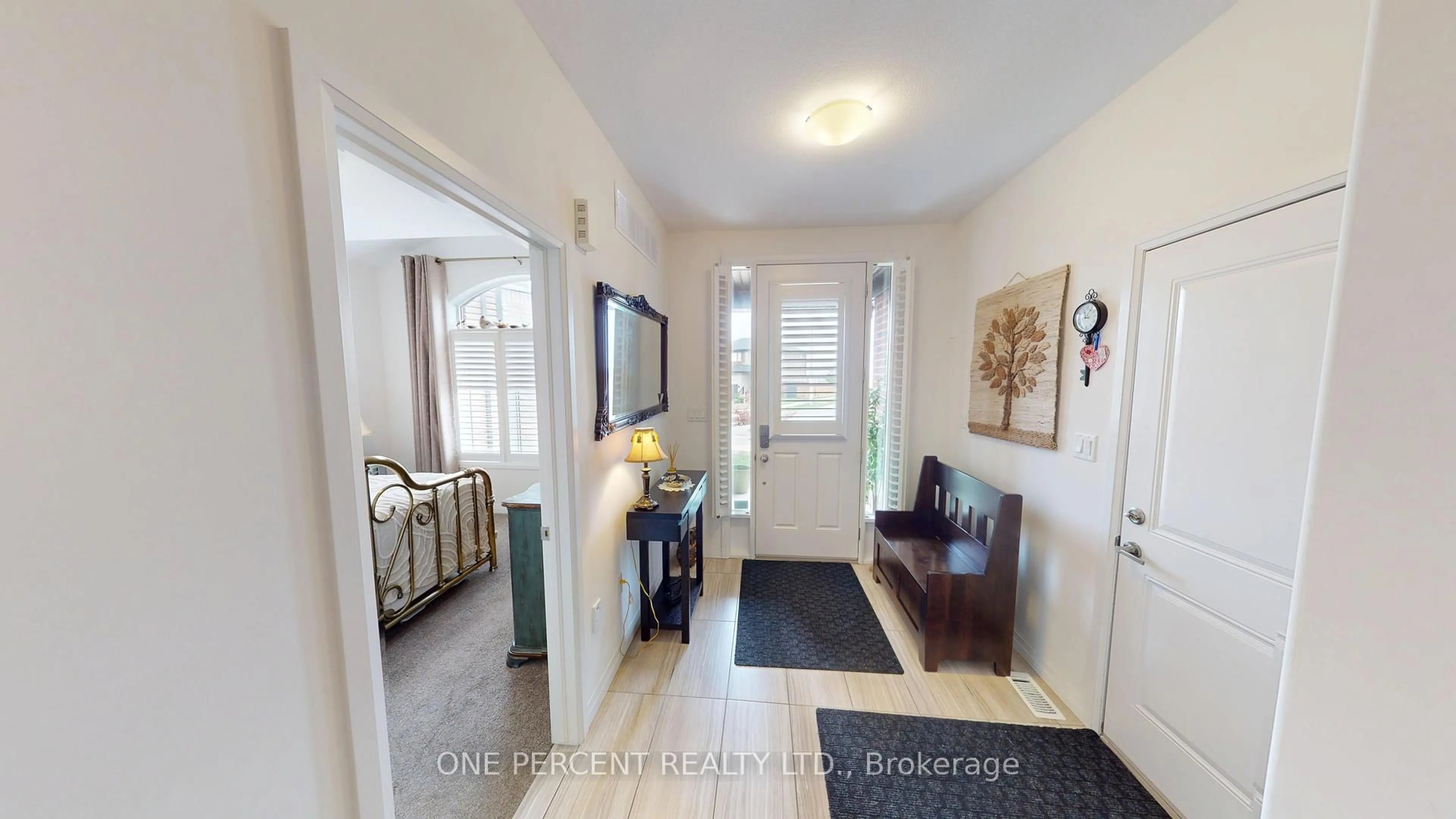 Indoor entryway for 5064 Connor Dr, Lincoln Ontario L3J 0S1