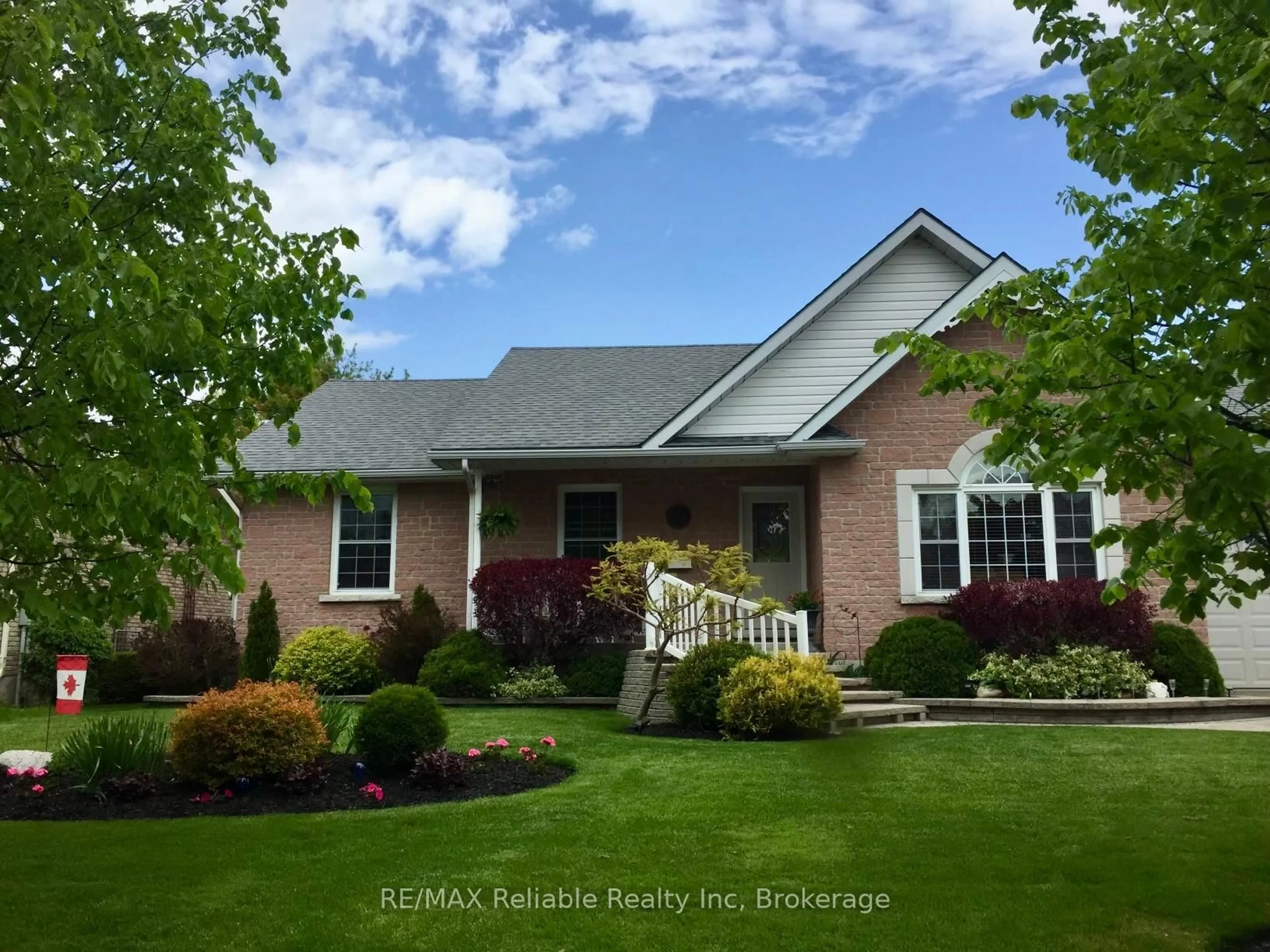 Home with vinyl exterior material, street for 8 Beilby St, Goderich Ontario N7A 4L1