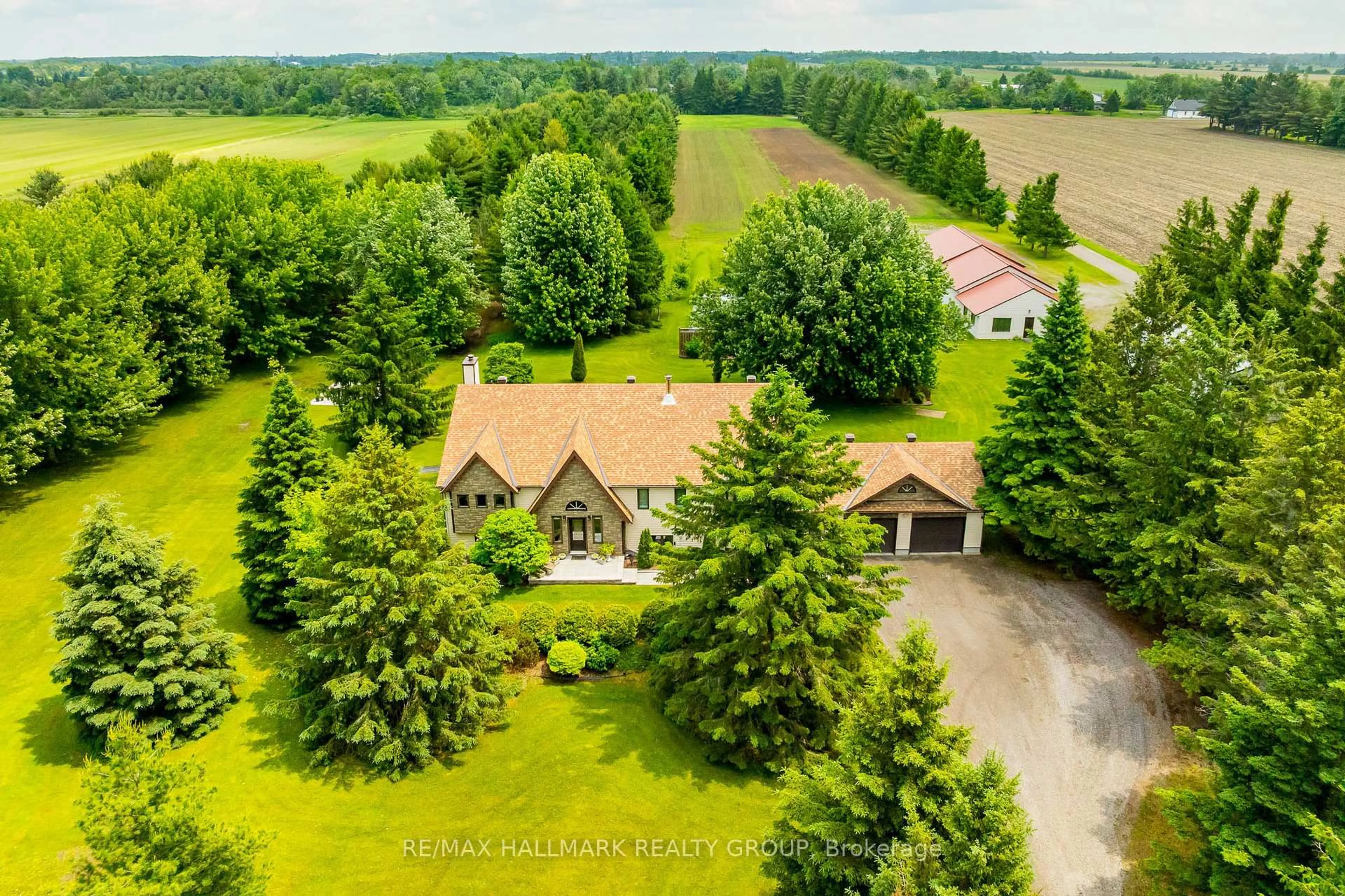 A pic from outside/outdoor area/front of a property/back of a property/a pic from drone, unknown for 1329 South Gower Dr, North Grenville Ontario K0G 1J0