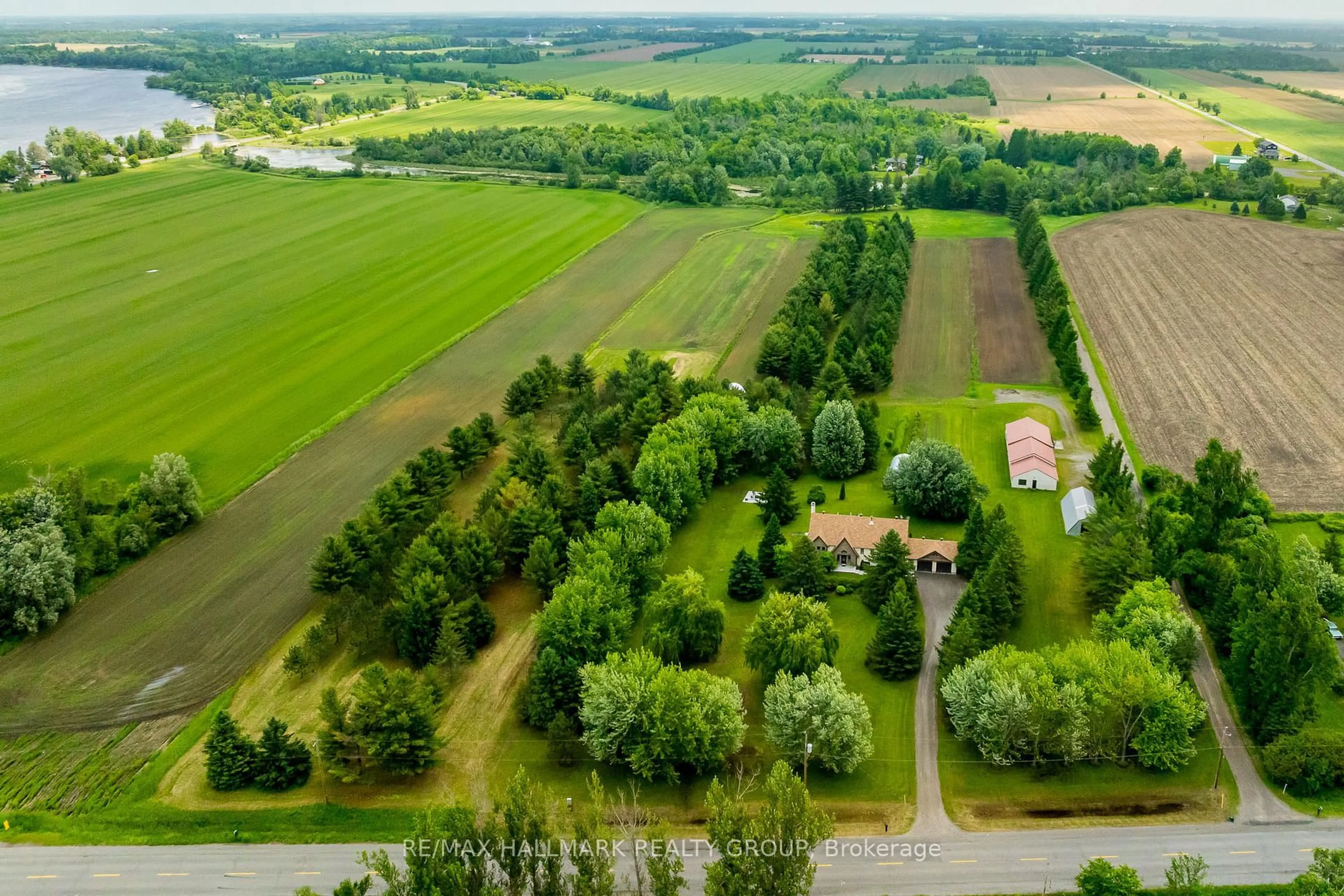 A pic from outside/outdoor area/front of a property/back of a property/a pic from drone, unknown for 1329 South Gower Dr, North Grenville Ontario K0G 1J0