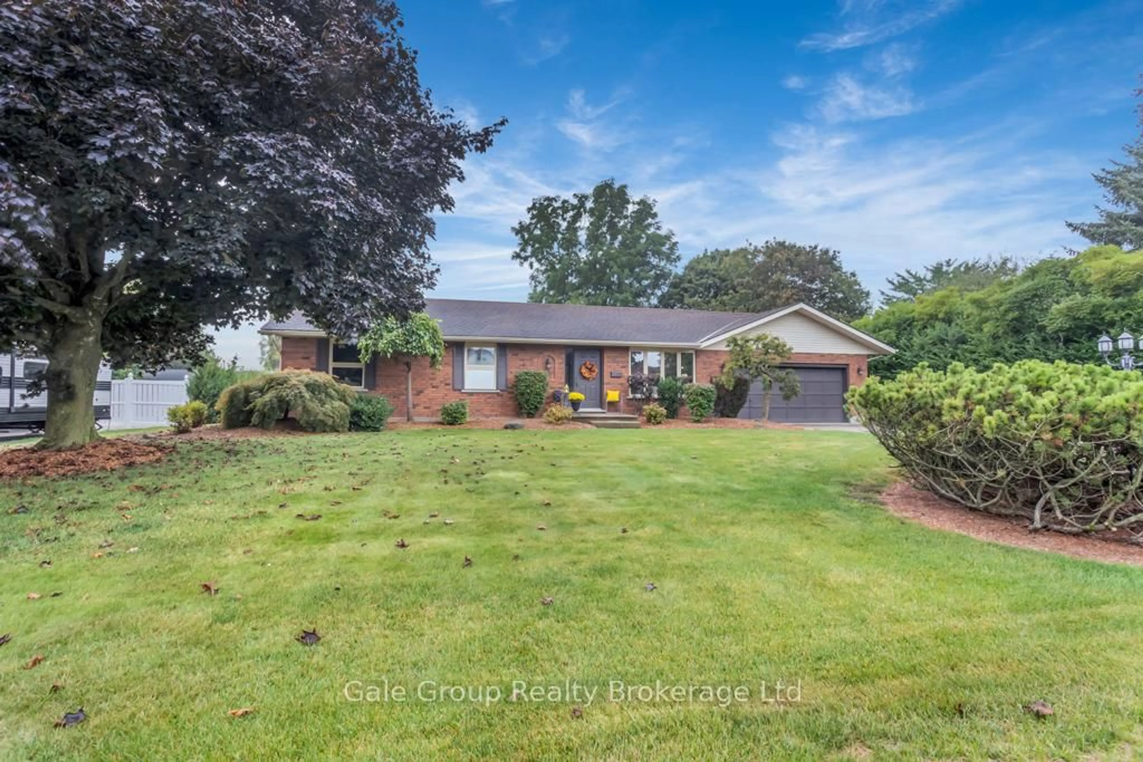 A pic from outside/outdoor area/front of a property/back of a property/a pic from drone, street for 57 Mark Cres, South-West Oxford Ontario N4S 7V6
