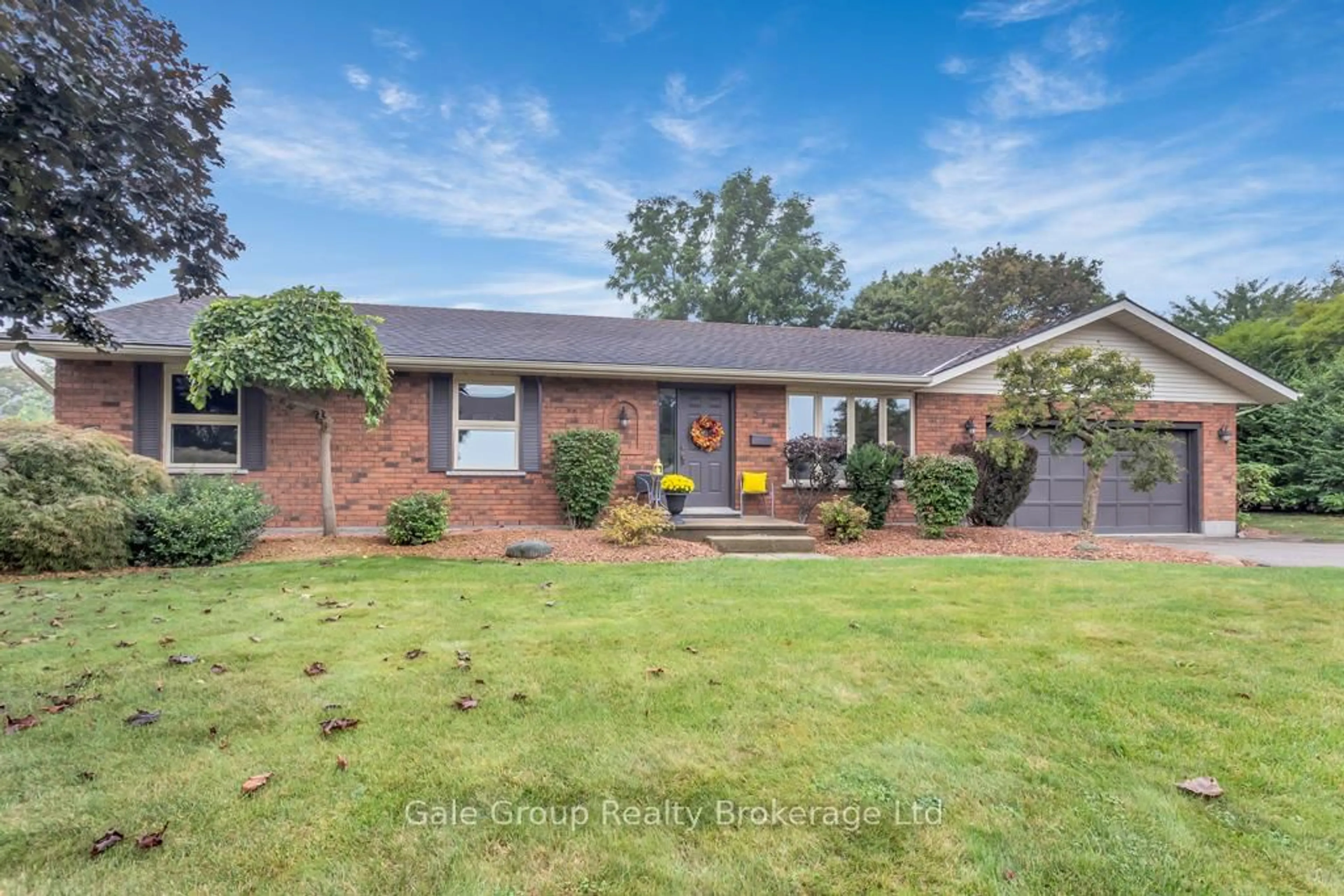 Home with brick exterior material, street for 57 Mark Cres, South-West Oxford Ontario N4S 7V6