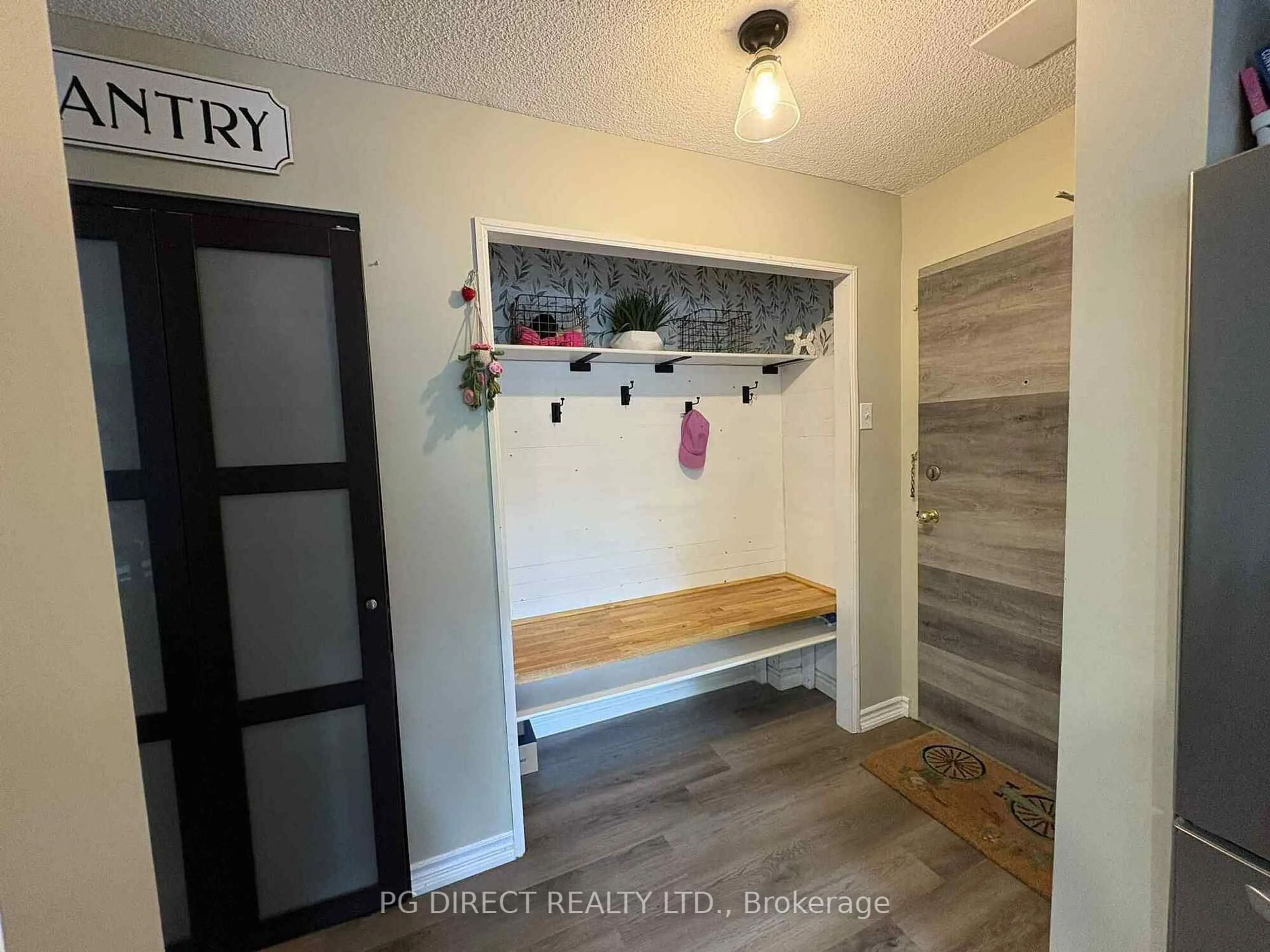 Indoor entryway for 616 Grey St #15, Brantford Ontario N3S 4T3