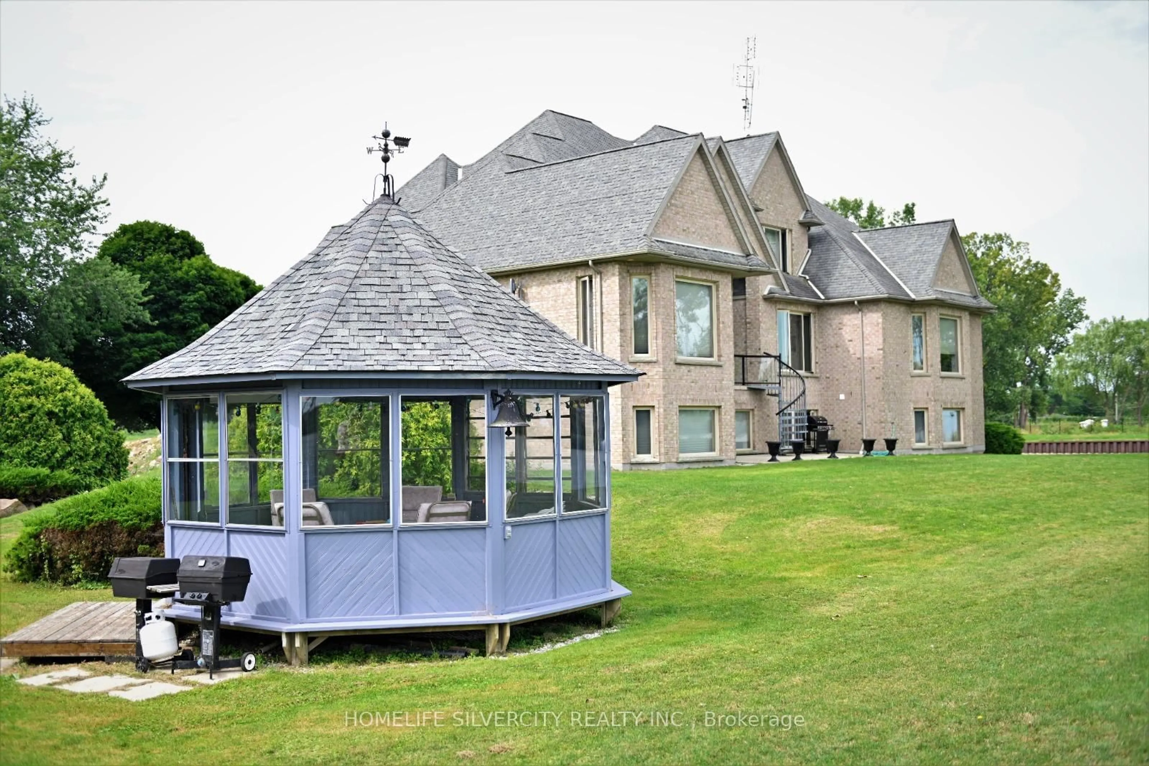 Patio, mountain view for 21000 Admiral Dr, Lakeshore Ontario N0P 2L0