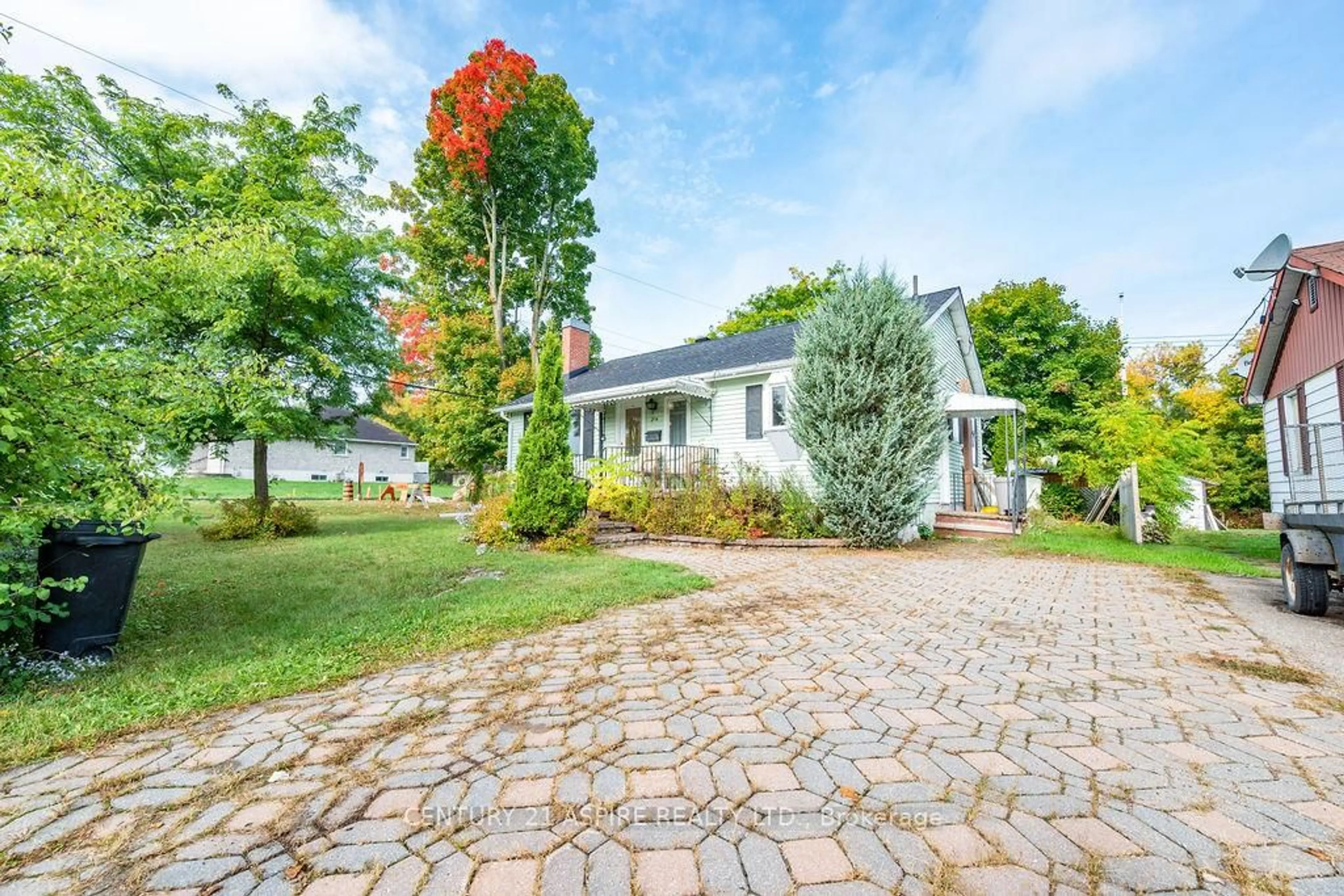 Patio, street for 214 Munroe Ave, Renfrew Ontario K7V 3K5