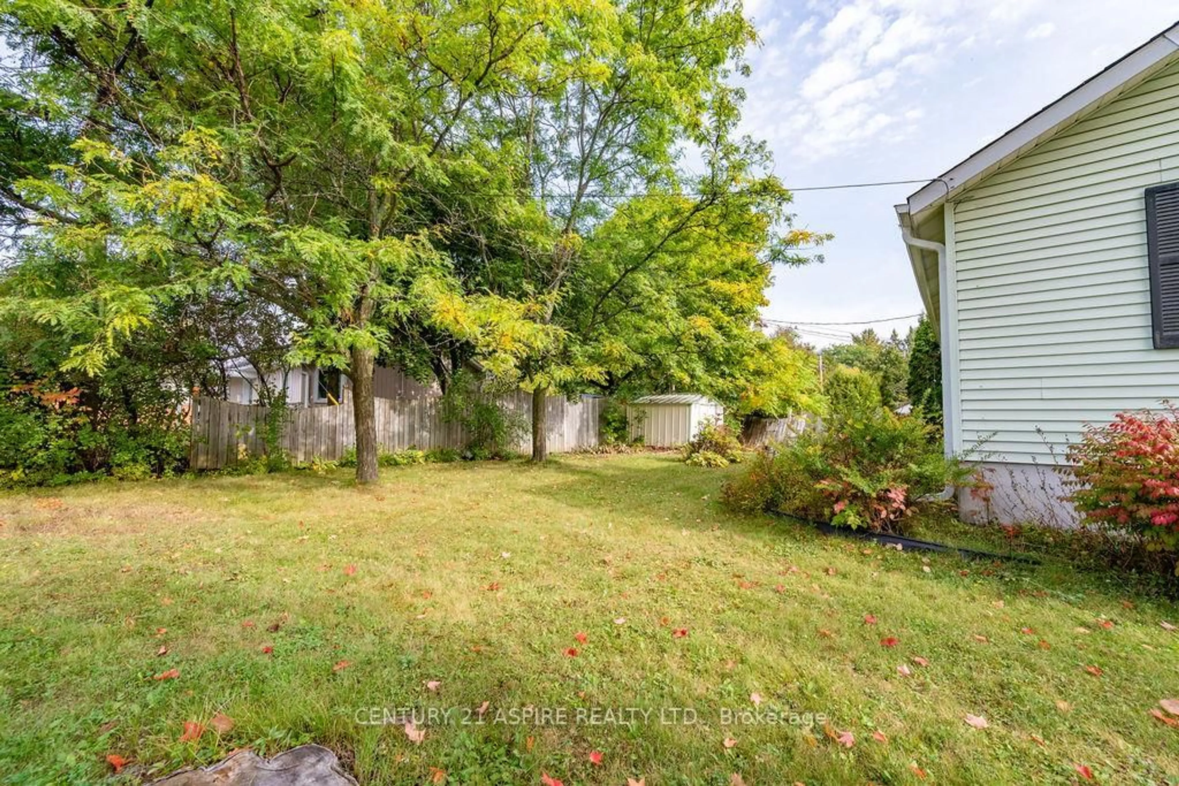Patio, street for 214 Munroe Ave, Renfrew Ontario K7V 3K5