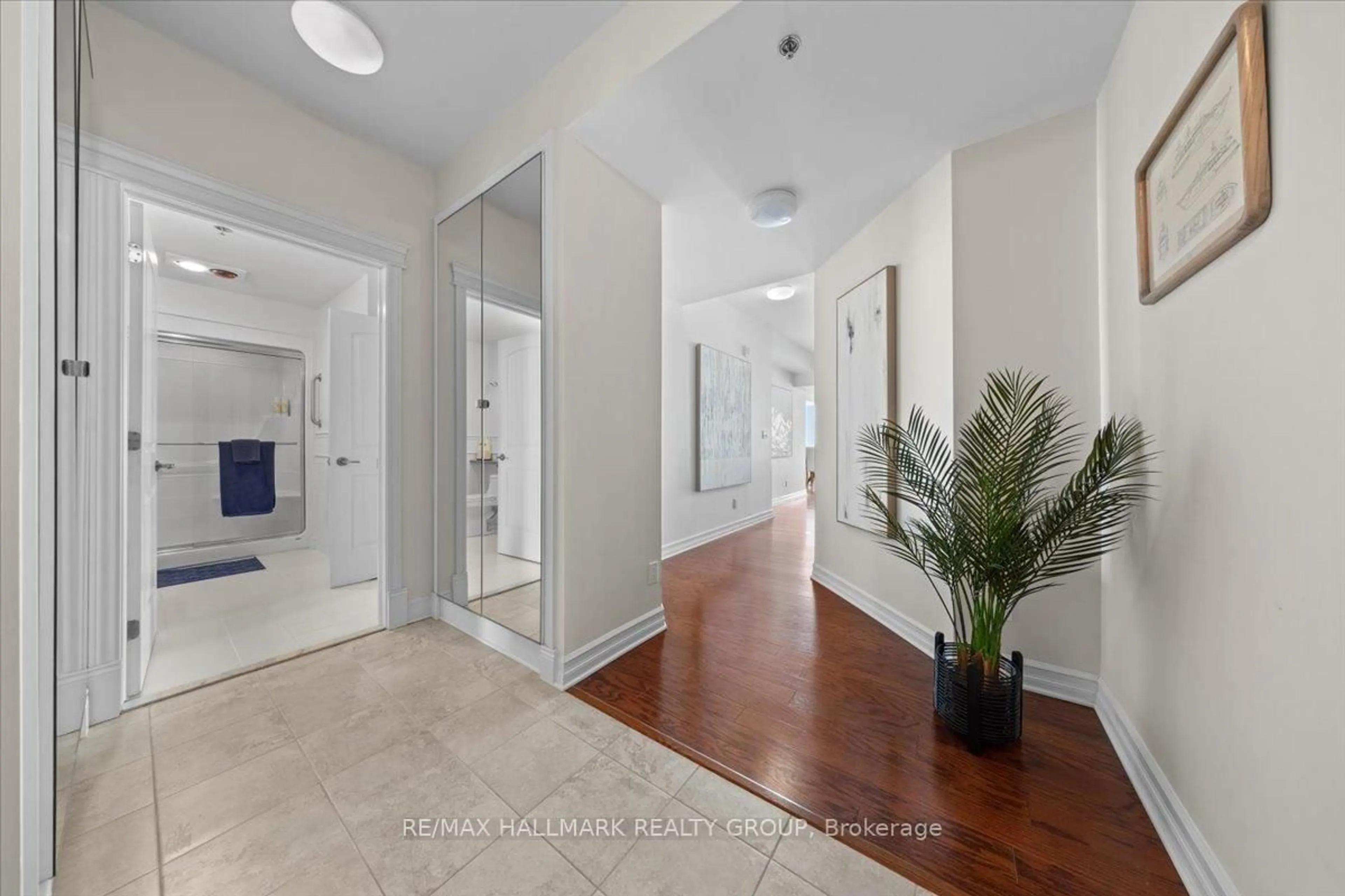 Indoor entryway for 15 St Andrew St #1501, Brockville Ontario K6V 0B8