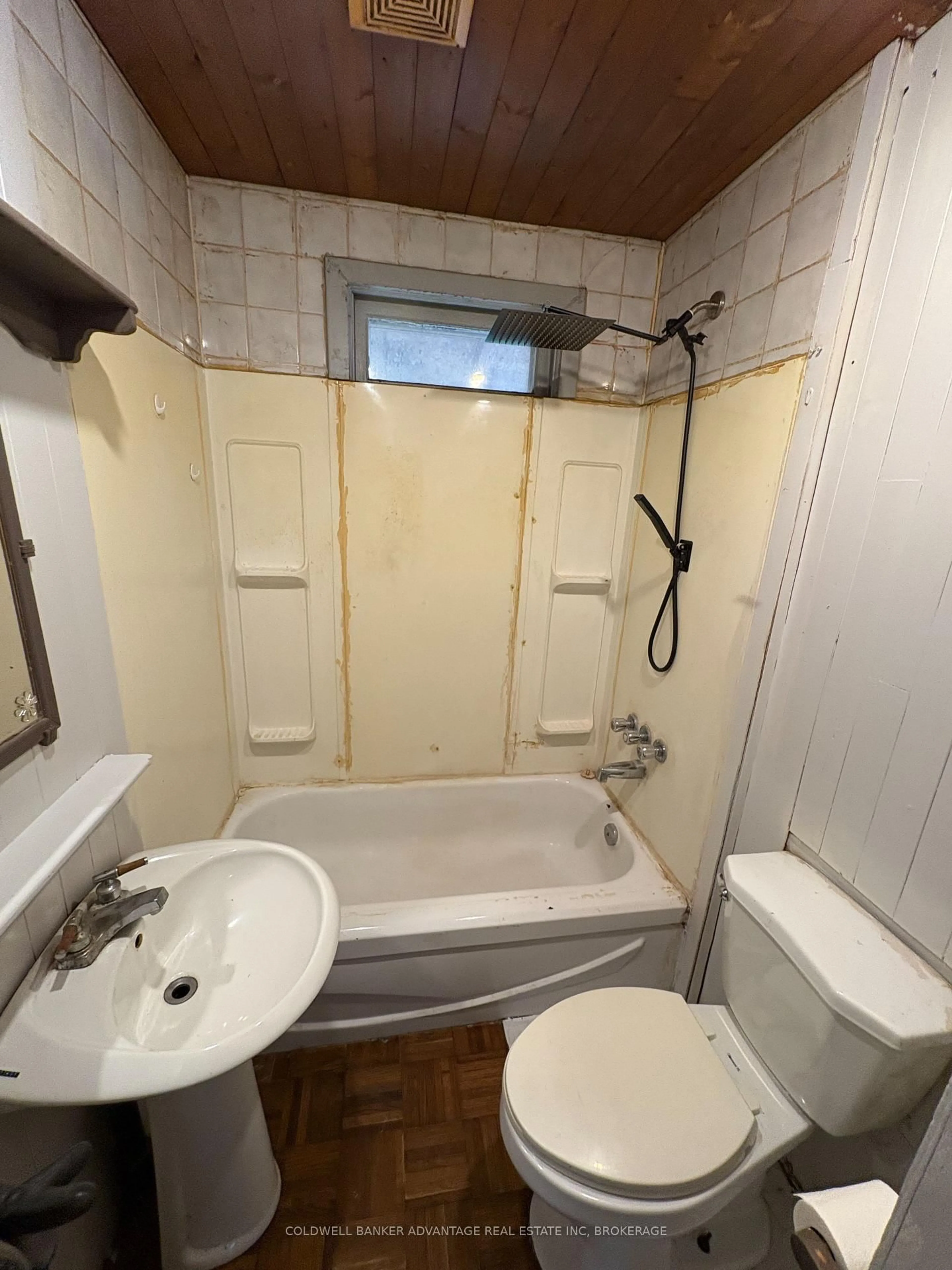 A pic of a room for 64 Huron St, Welland Ontario L3B 5J4