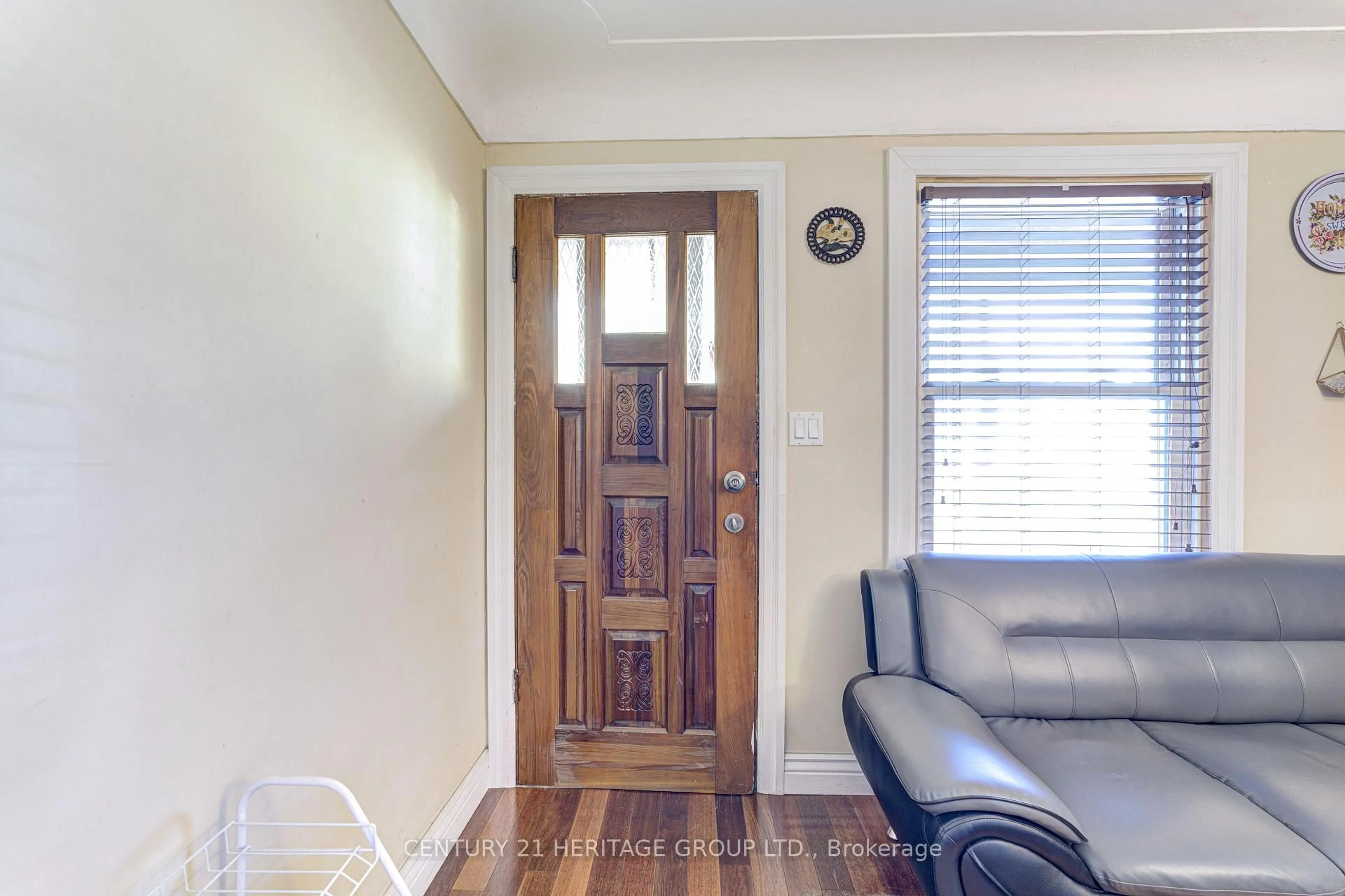 Indoor entryway for 13 Cameron Ave, Hamilton Ontario L8H 4Y9