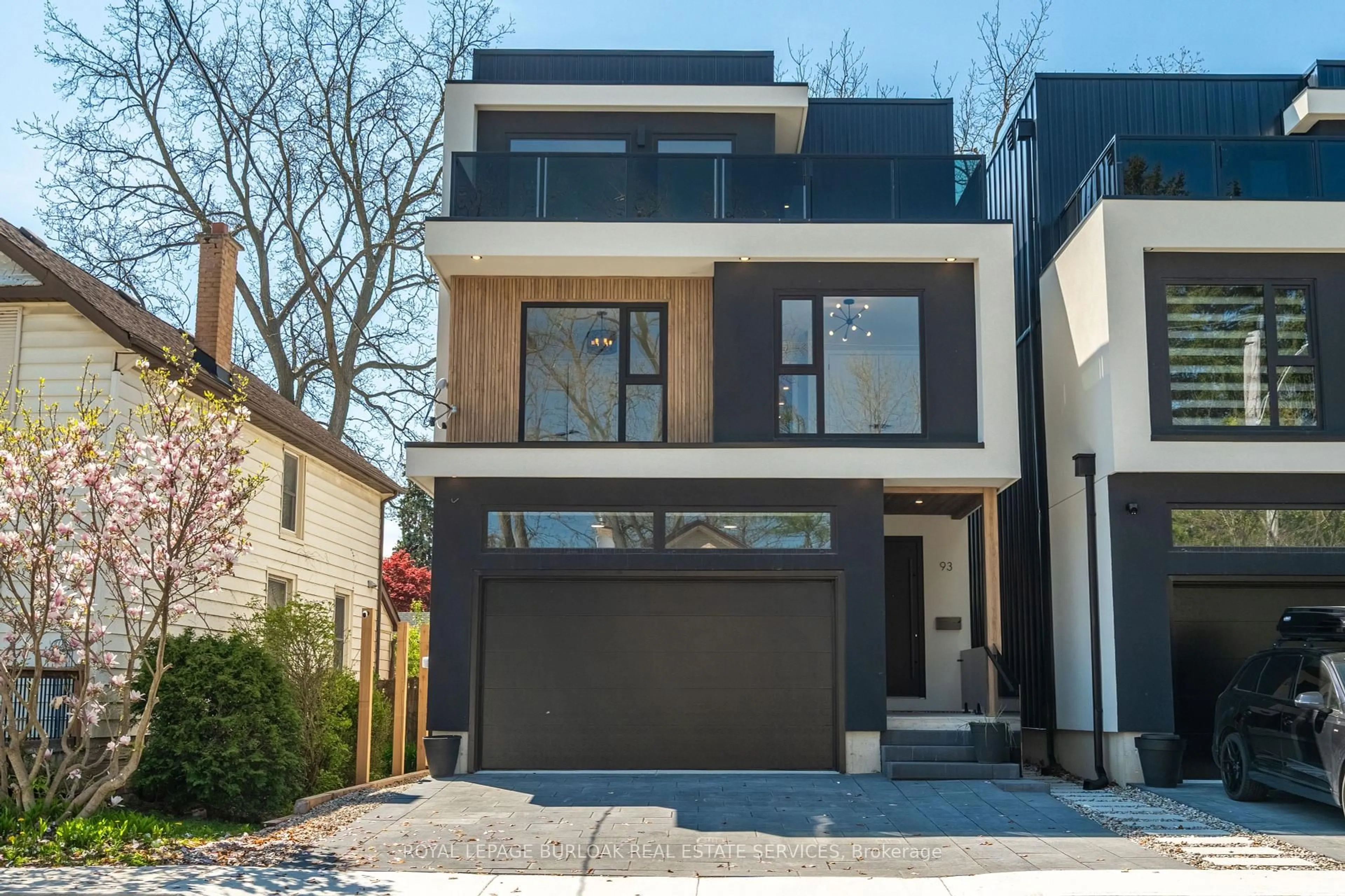 Home with brick exterior material, street for 93 Oak St, Cambridge Ontario N1R 4L3