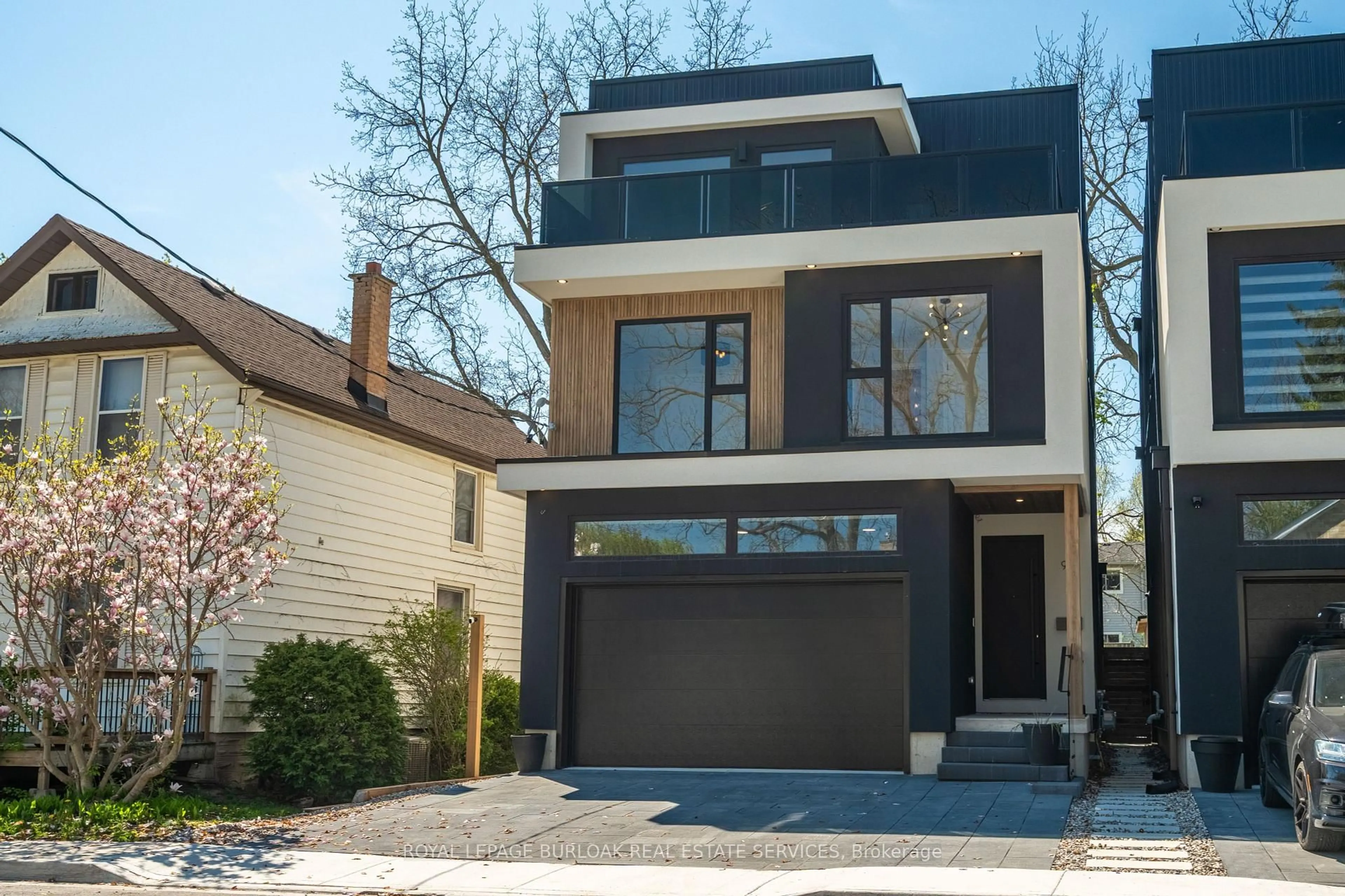 Home with brick exterior material, street for 93 Oak St, Cambridge Ontario N1R 4L3