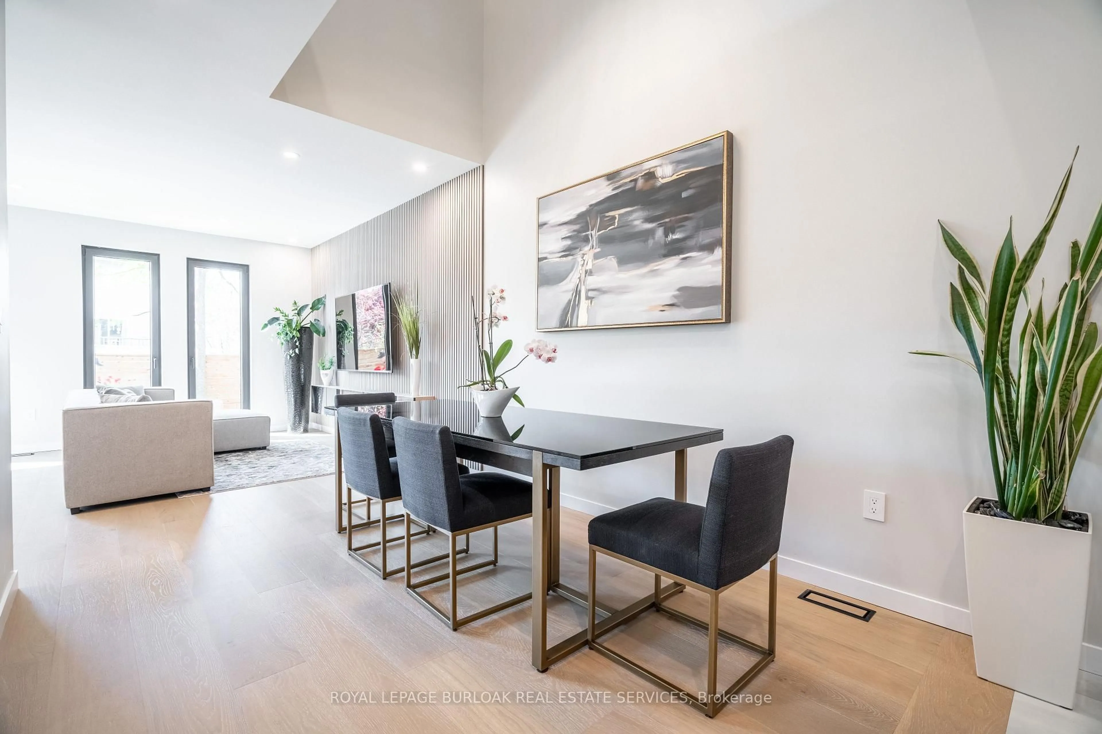 Dining room, unknown for 93 Oak St, Cambridge Ontario N1R 4L3