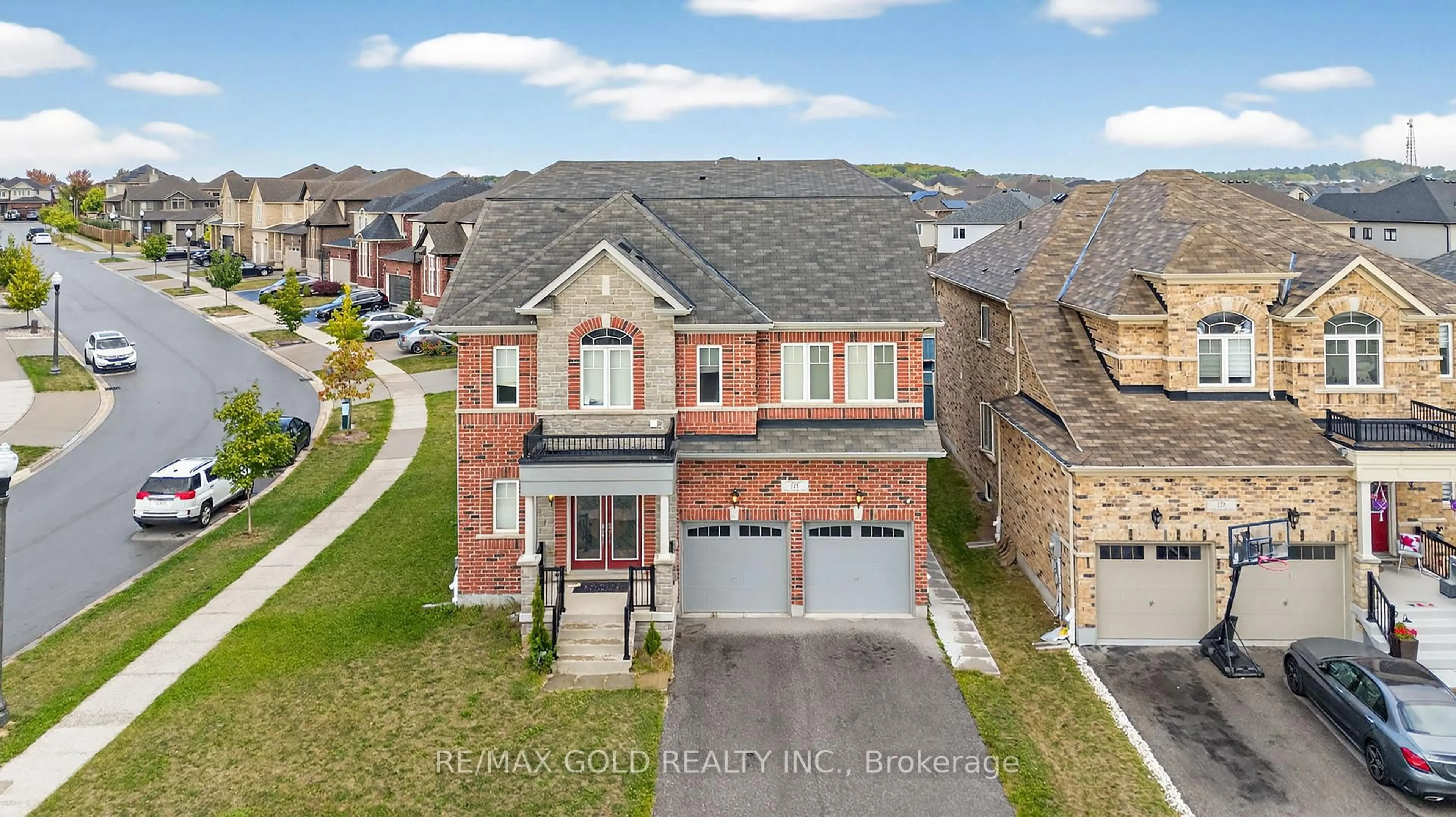 A pic from outside/outdoor area/front of a property/back of a property/a pic from drone, street for 135 Watermill St, Kitchener Ontario N2P 0G4