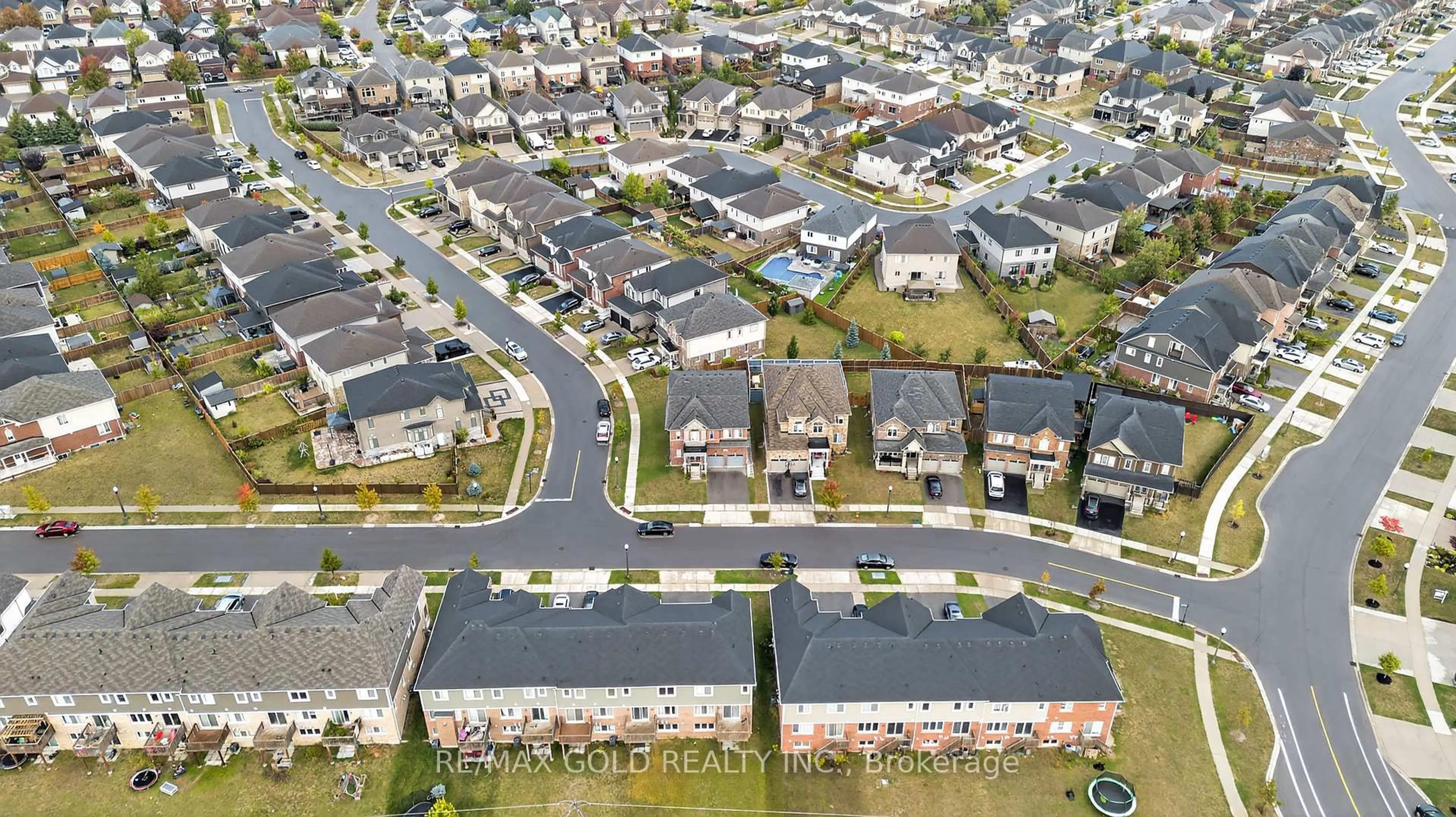 A pic from outside/outdoor area/front of a property/back of a property/a pic from drone, street for 135 Watermill St, Kitchener Ontario N2P 0G4