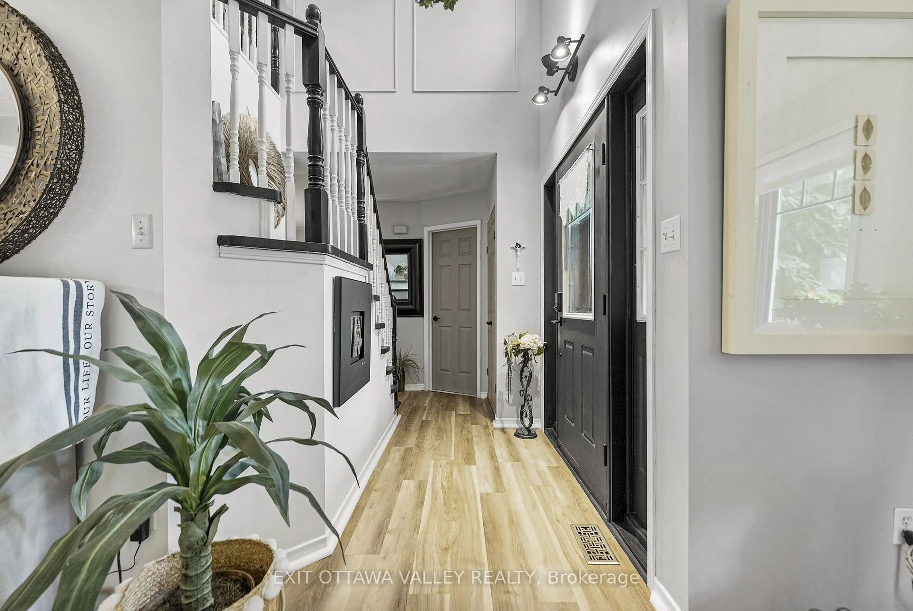 Indoor entryway for 15 Hume St, Beachburg Ontario K0J 1C0