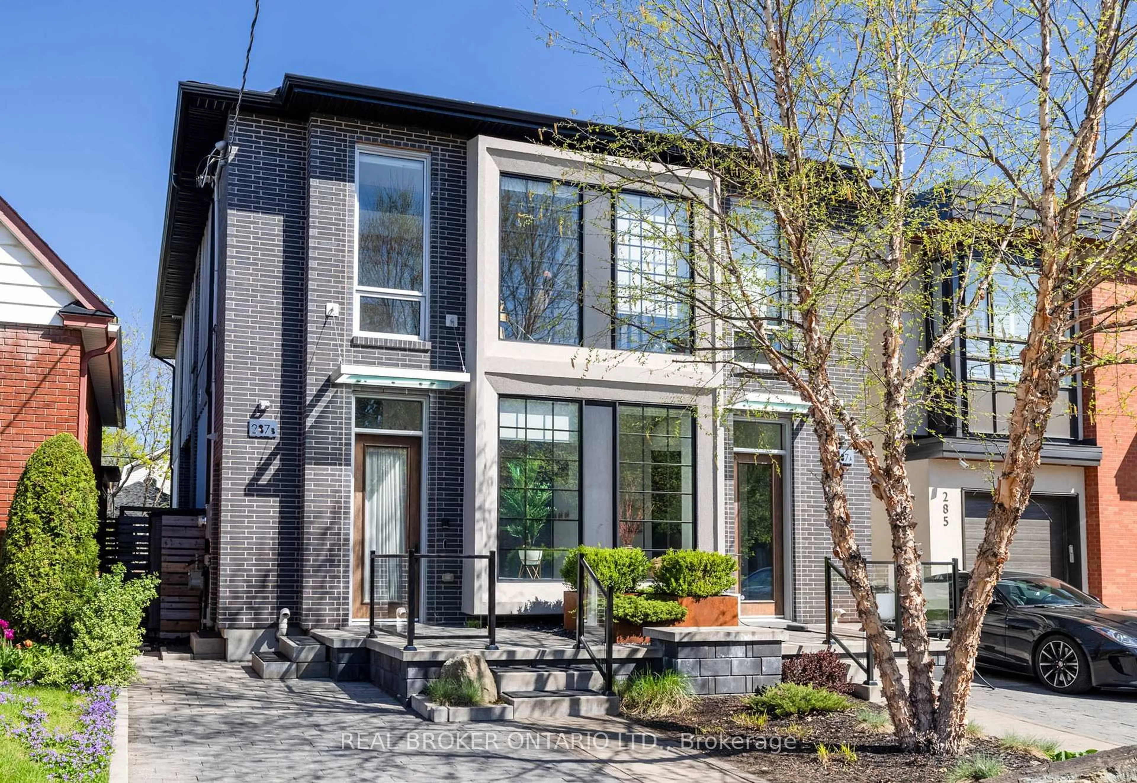 Home with brick exterior material, street for 287 Dovercourt Ave, Ottawa Ontario K1Z 7H4