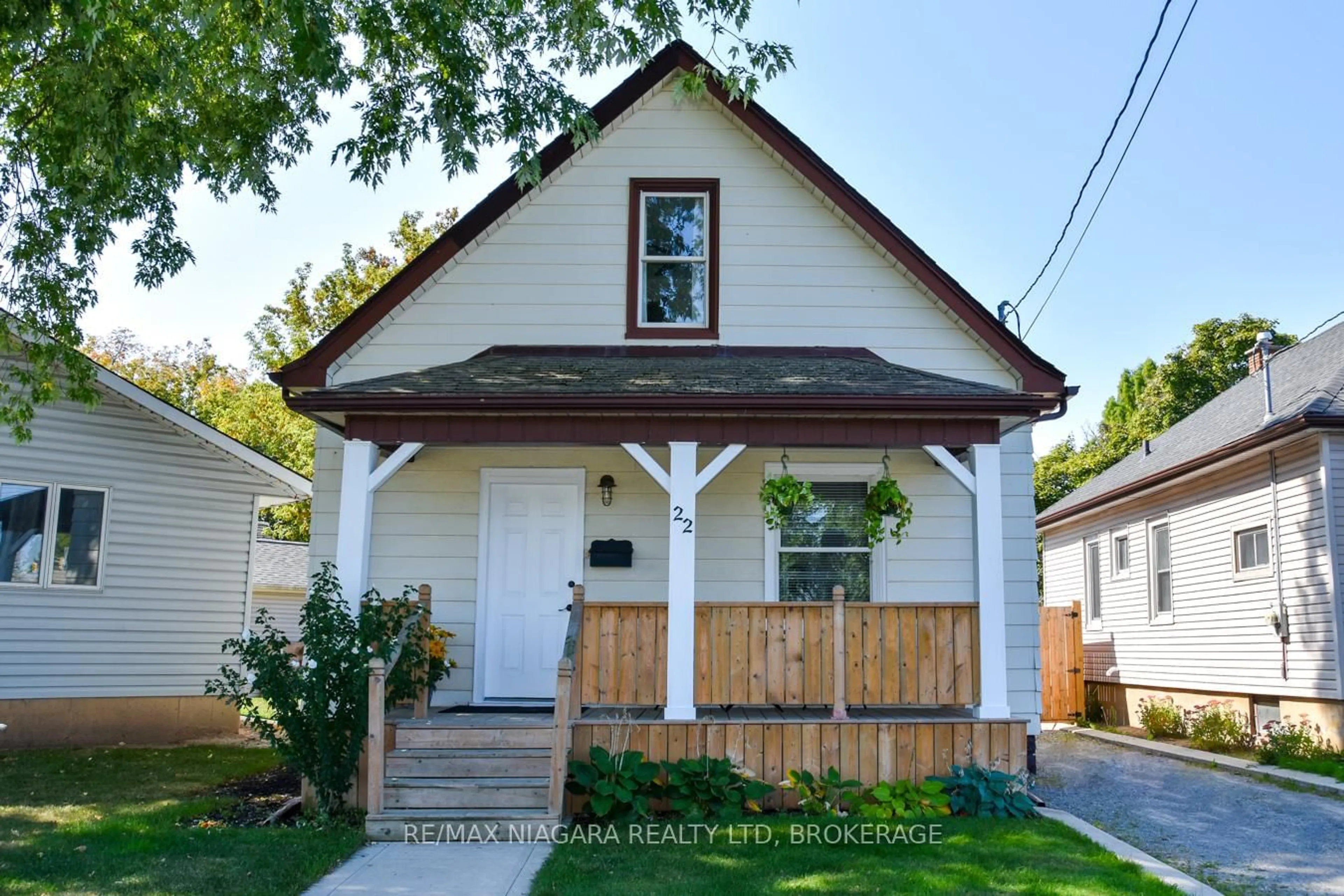 Home with vinyl exterior material, street for 22 Bertram St, St. Catharines Ontario L2R 1A8
