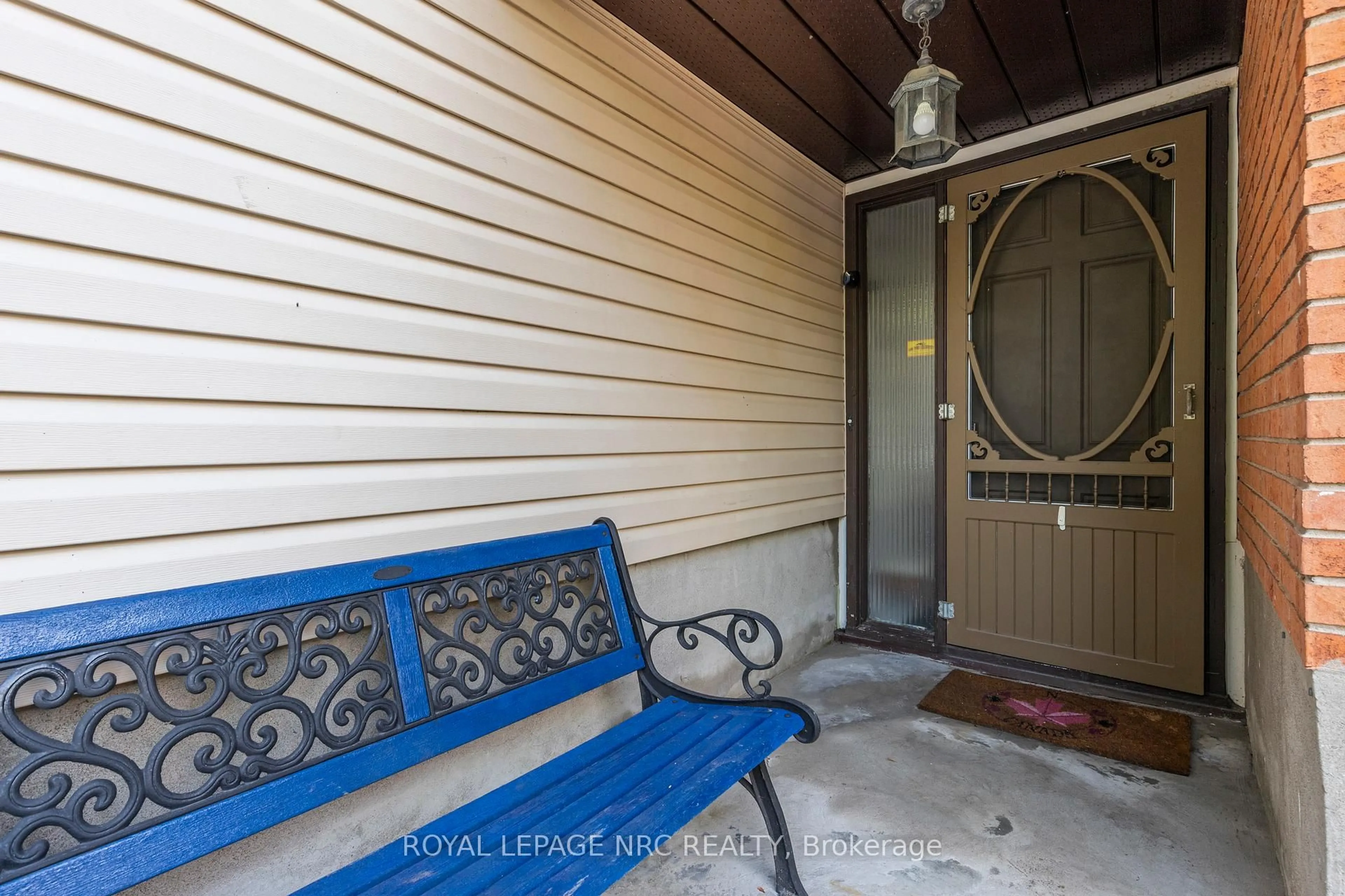 Indoor entryway for 12028 Augustine Rd, Wainfleet Ontario L0S 1V0