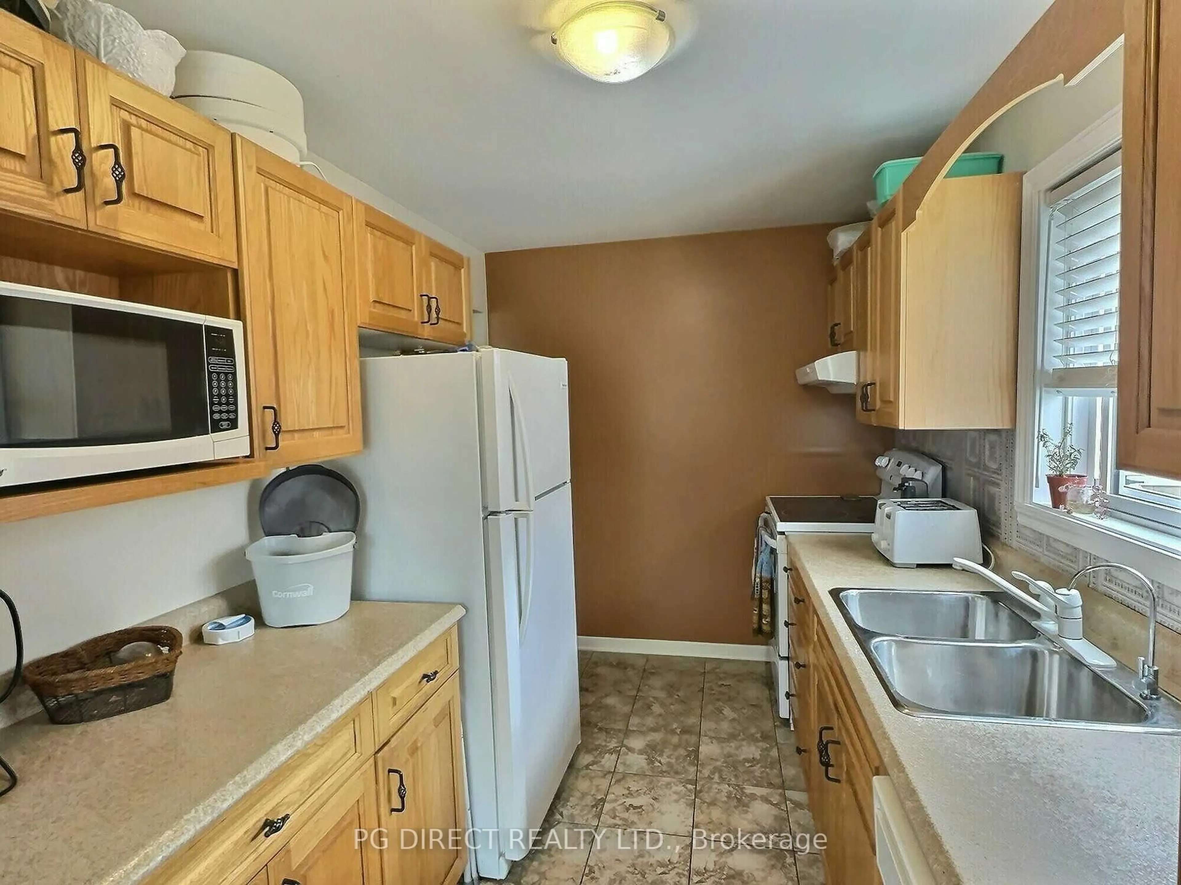 Standard kitchen, unknown for 217A Mckenzie St, Cornwall Ontario K6K 1L2