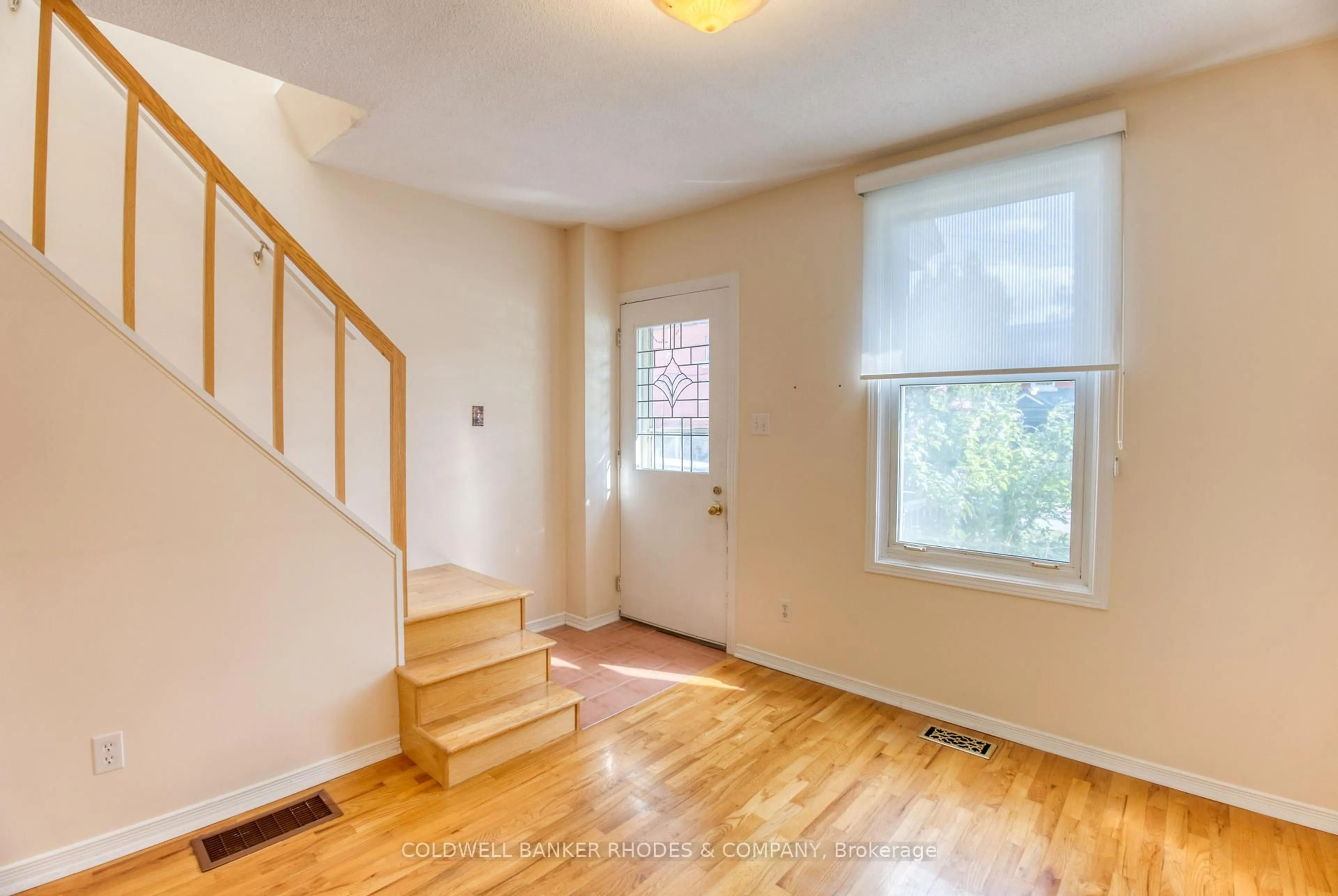 A pic of a room for 129 Elm St, Ottawa Ontario K1R 6N4