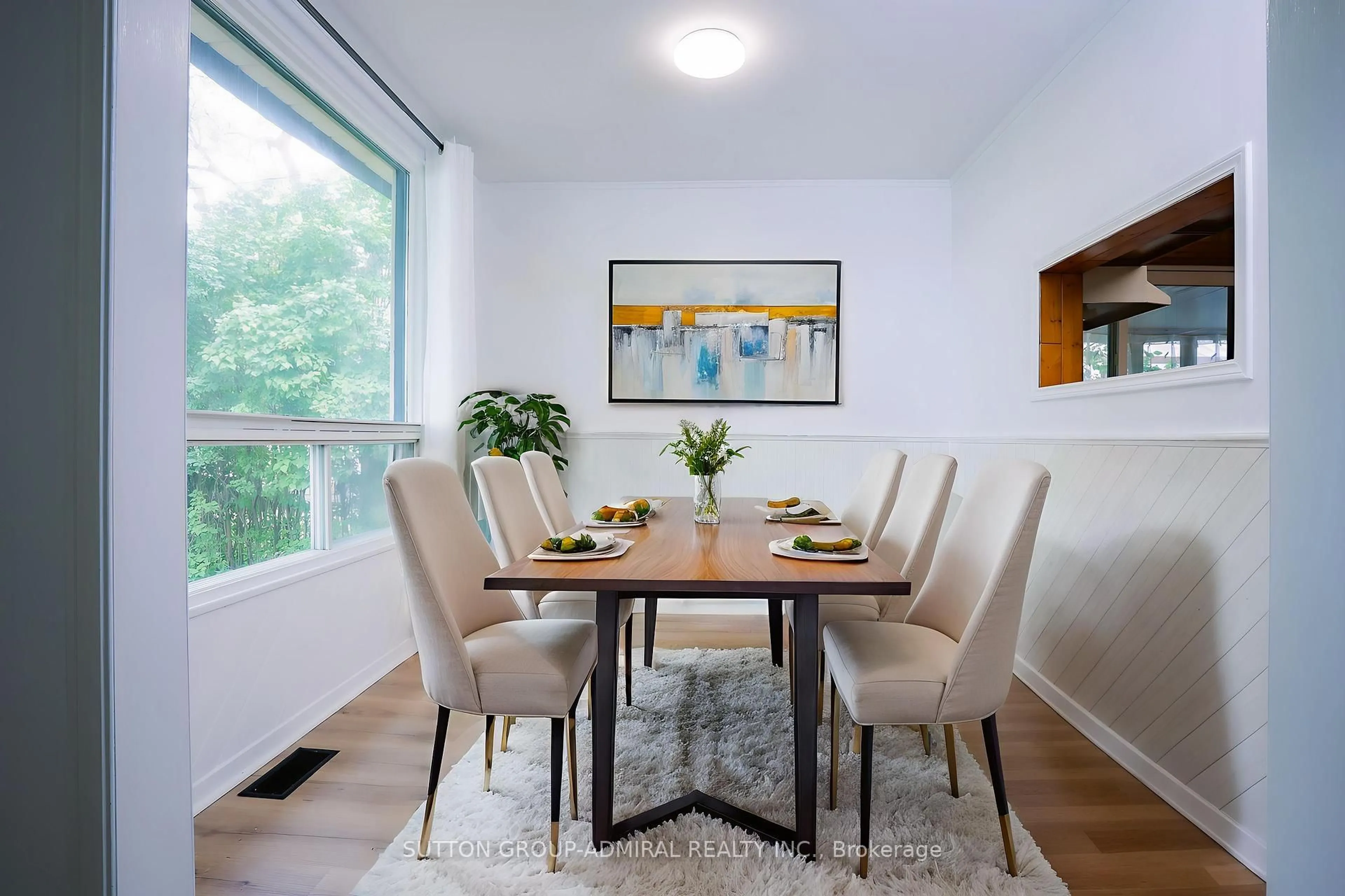 Dining room, wood/laminate floor for 383 Edmonton St, London East Ontario N5W 4Y6