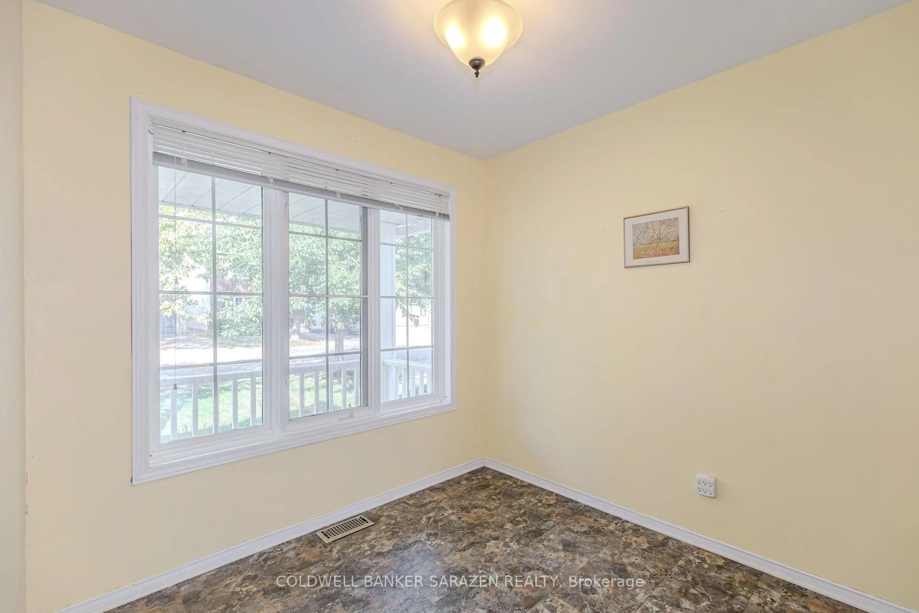 A pic of a room for 182 Windhurst Dr, Ottawa Ontario K2G 6J4