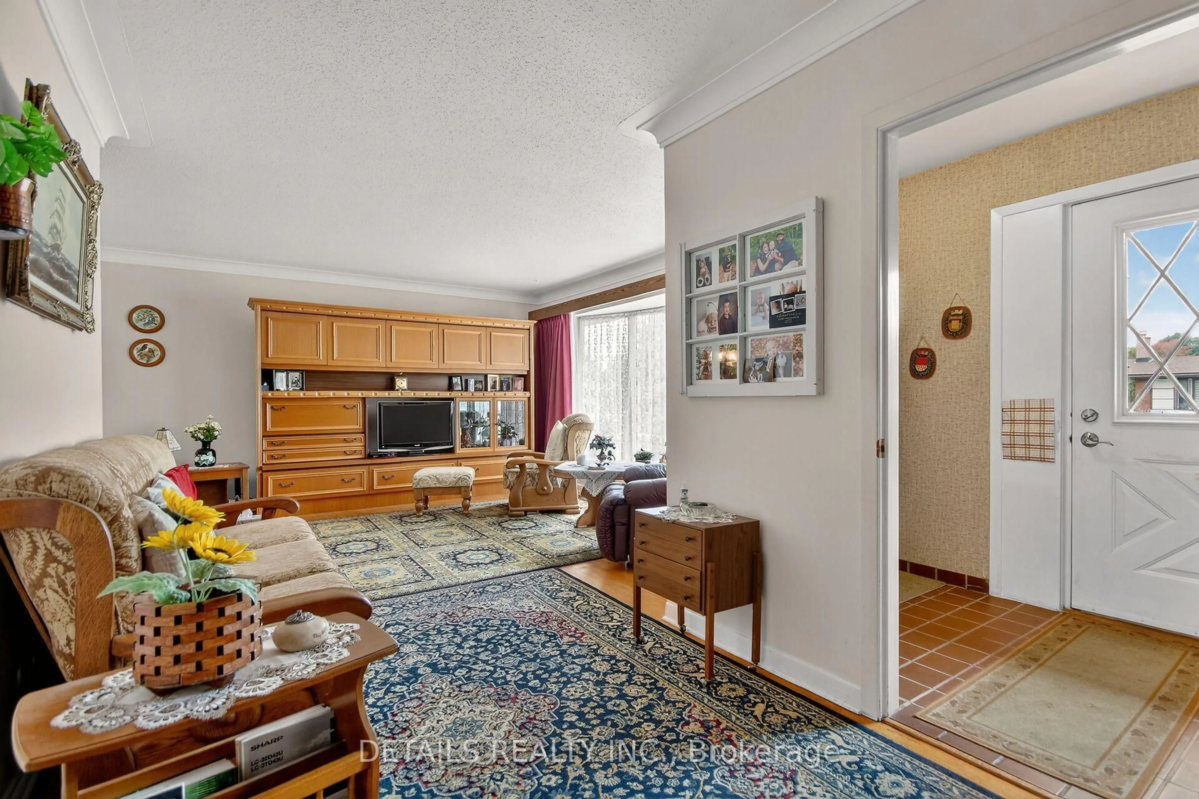 Living room with furniture, unknown for 101 Hilliard Ave, Nepean Ontario K2E 6C5