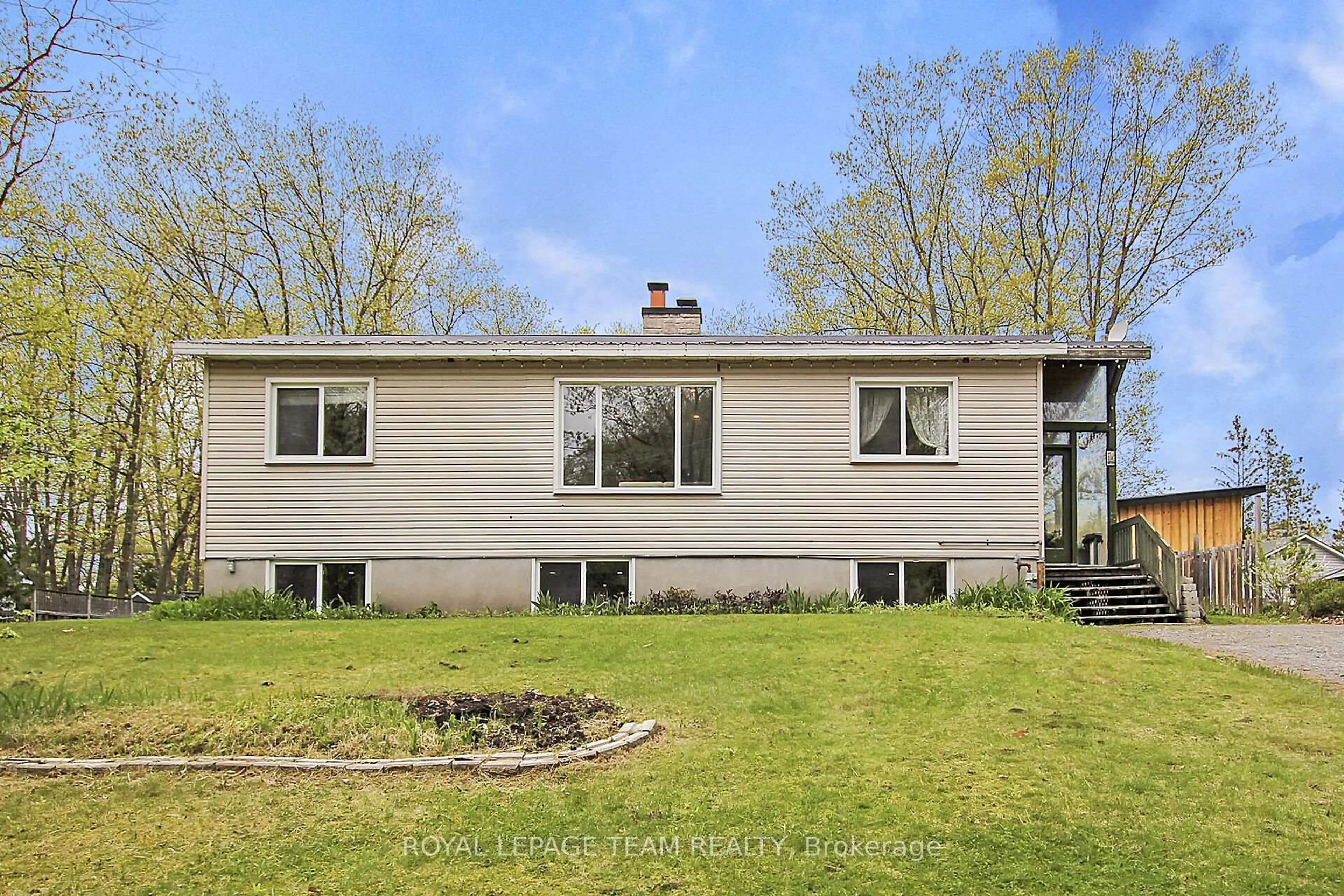 Home with vinyl exterior material, unknown for 129 Spinnaker Way, Ottawa Ontario K0A 3M0