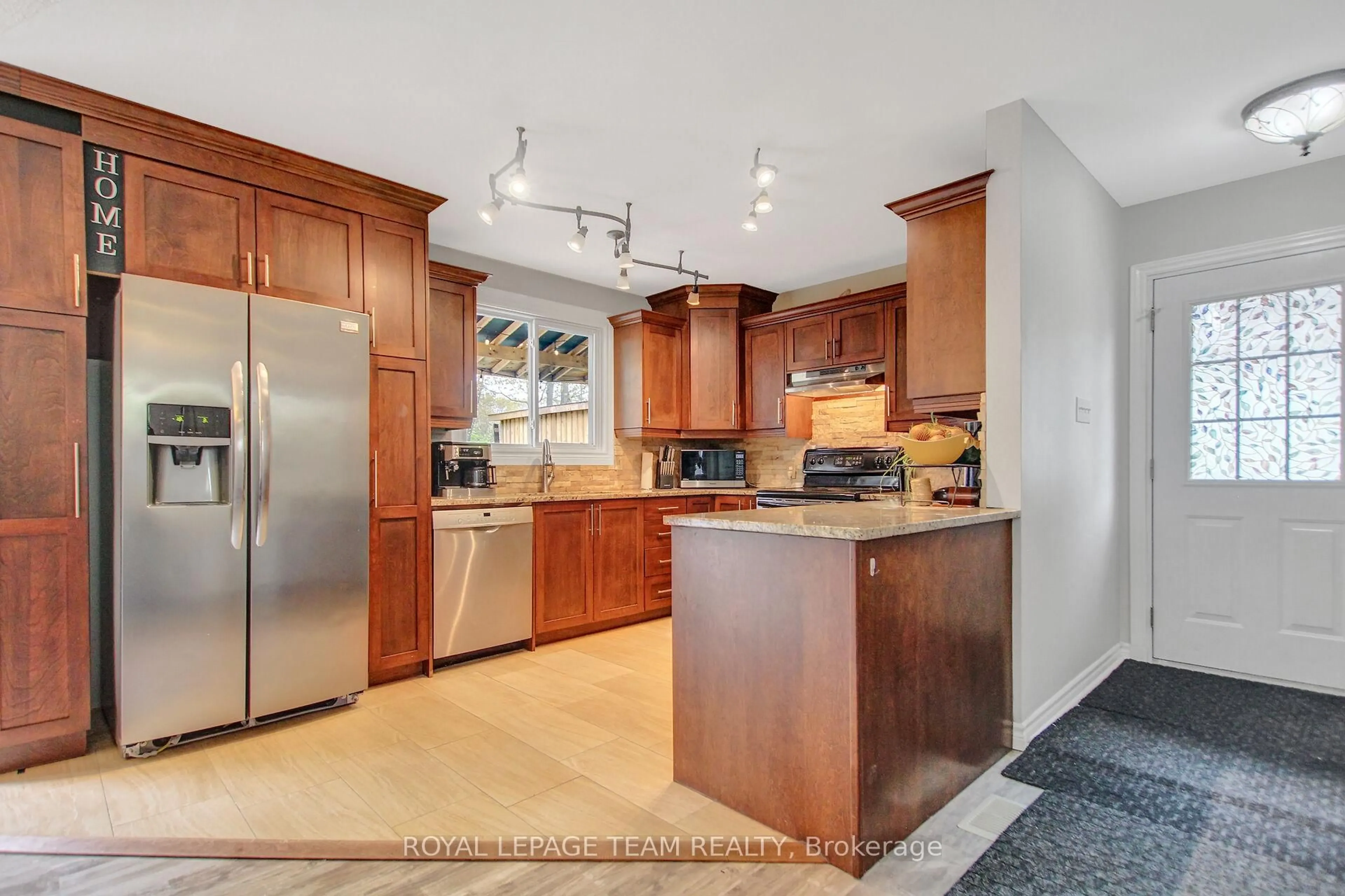 Open concept kitchen, ceramic/tile floor for 129 Spinnaker Way, Ottawa Ontario K0A 3M0