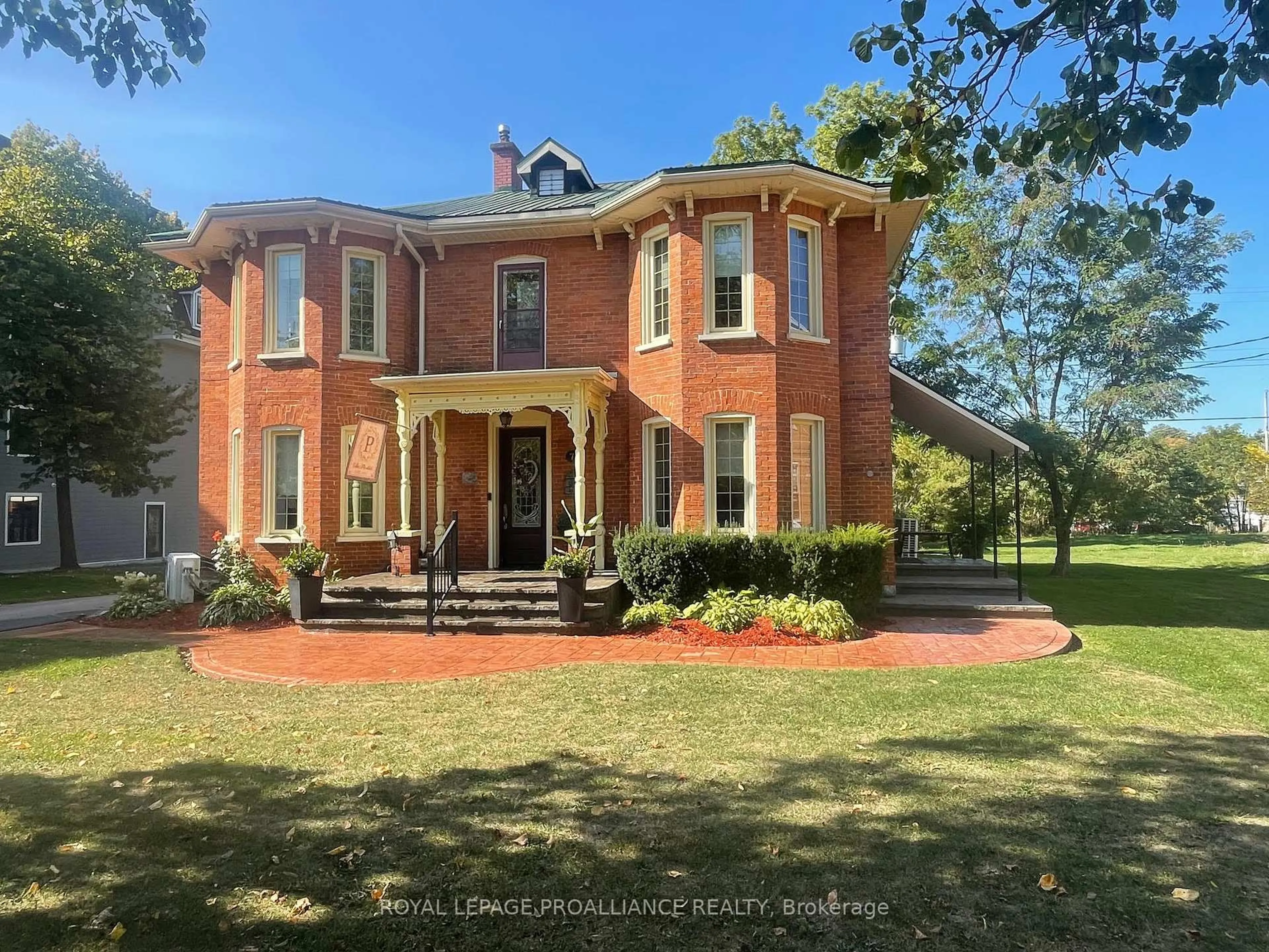 Home with brick exterior material, building for 7 Forsyth St, Limoges Ontario K0K 2M0