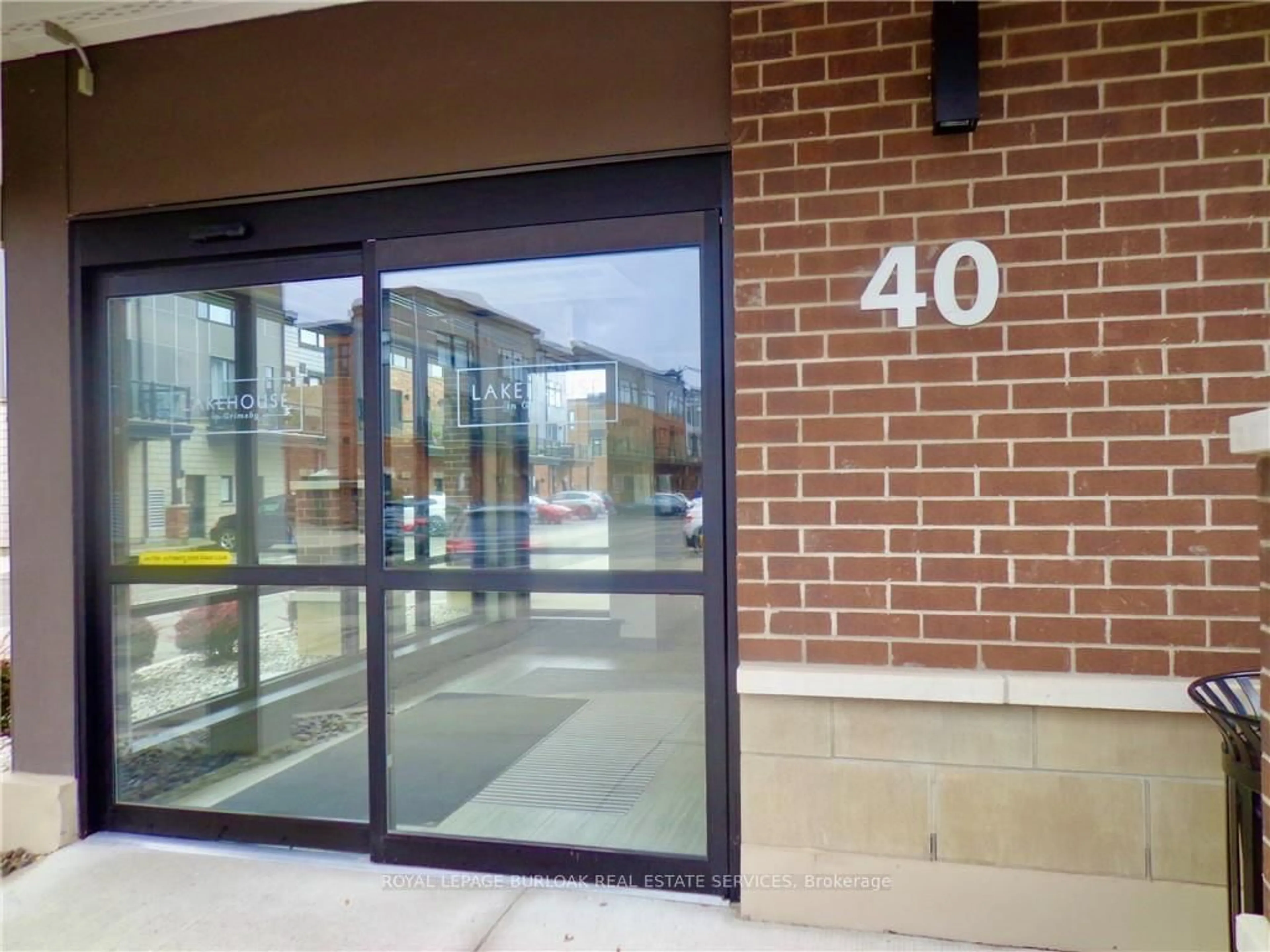 Indoor foyer for 40 Esplanade Lane #507, Grimsby Ontario L3M 0G9