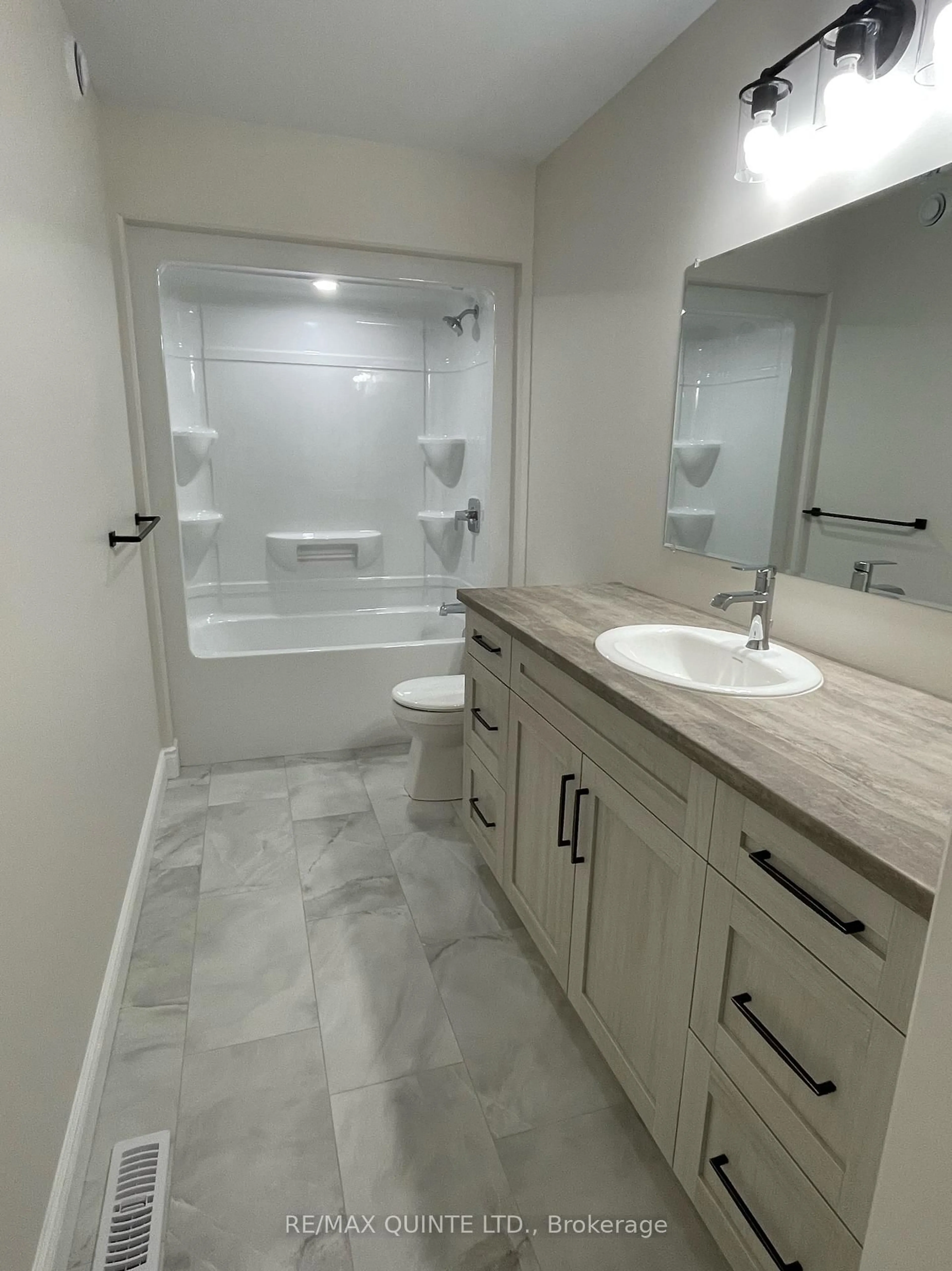 Contemporary bathroom, ceramic/tile floor for 83 Raycroft Dr, Belleville Ontario K8N 0R5