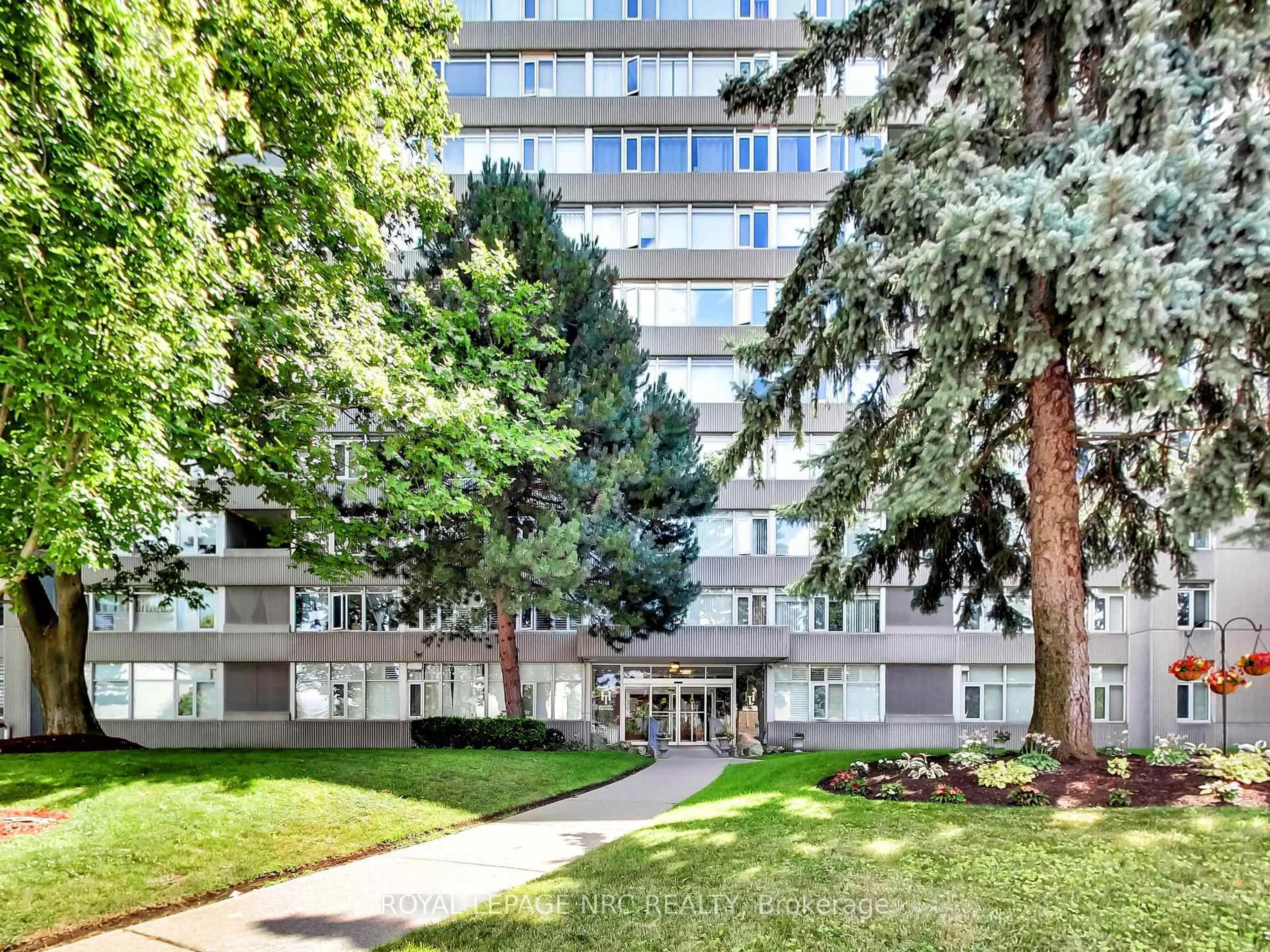 Unknown for 30 Harrisford St #405, Hamilton Ontario L8K 6M9