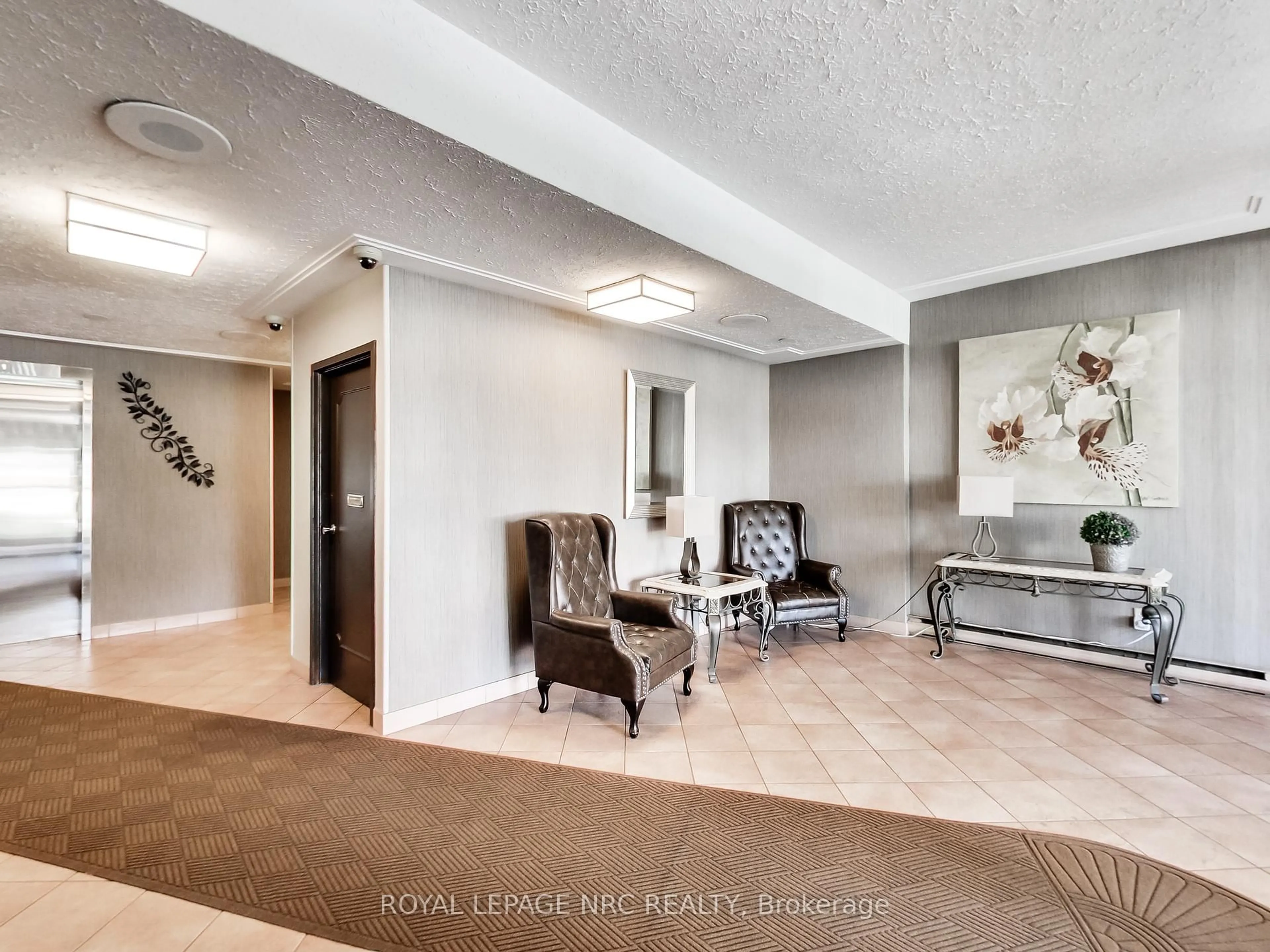 Indoor entryway for 30 Harrisford St #405, Hamilton Ontario L8K 6M9