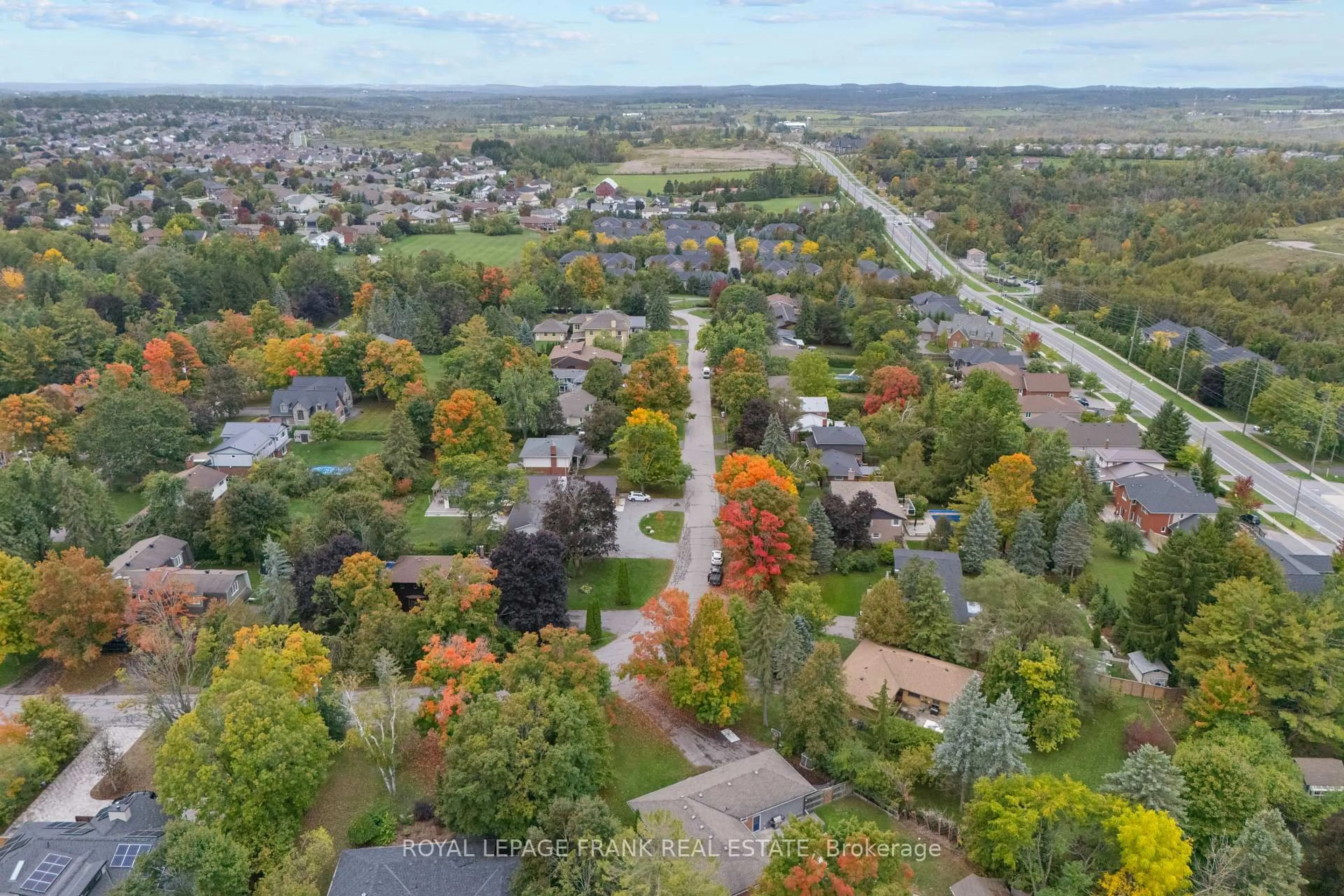 A pic from outside/outdoor area/front of a property/back of a property/a pic from drone, street for 308 Cottonwood Dr, Peterborough Ontario K9J 6N4